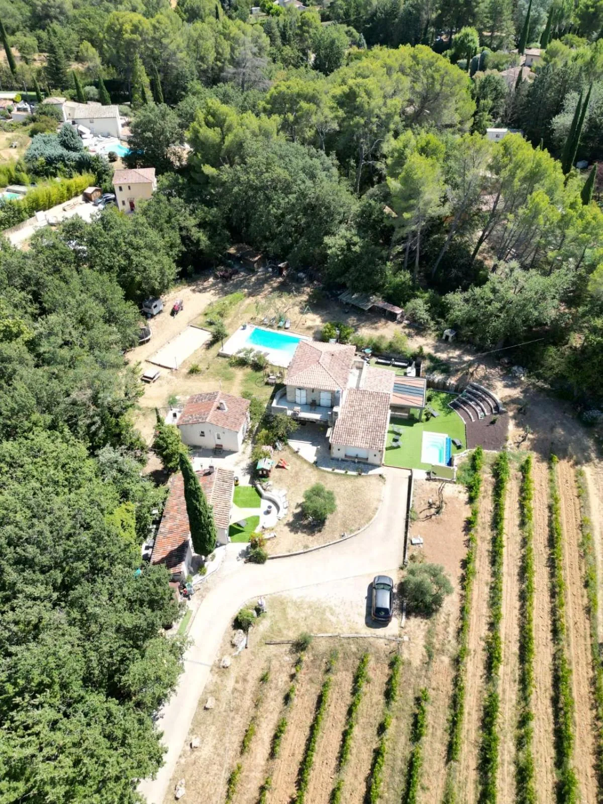 Bird's eye view in Le Paradis de Clarisse