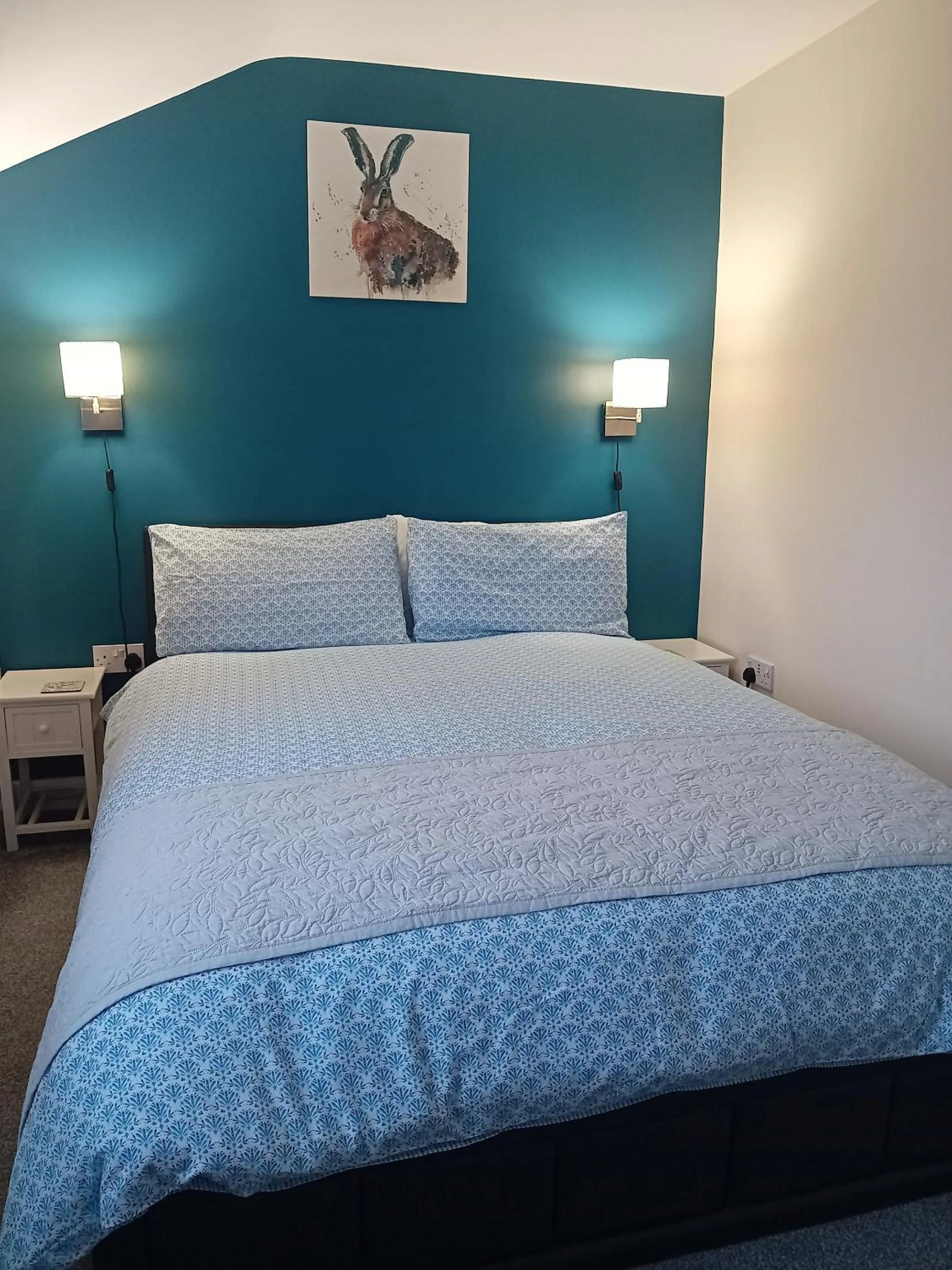 Bedroom, Bed in Middle House