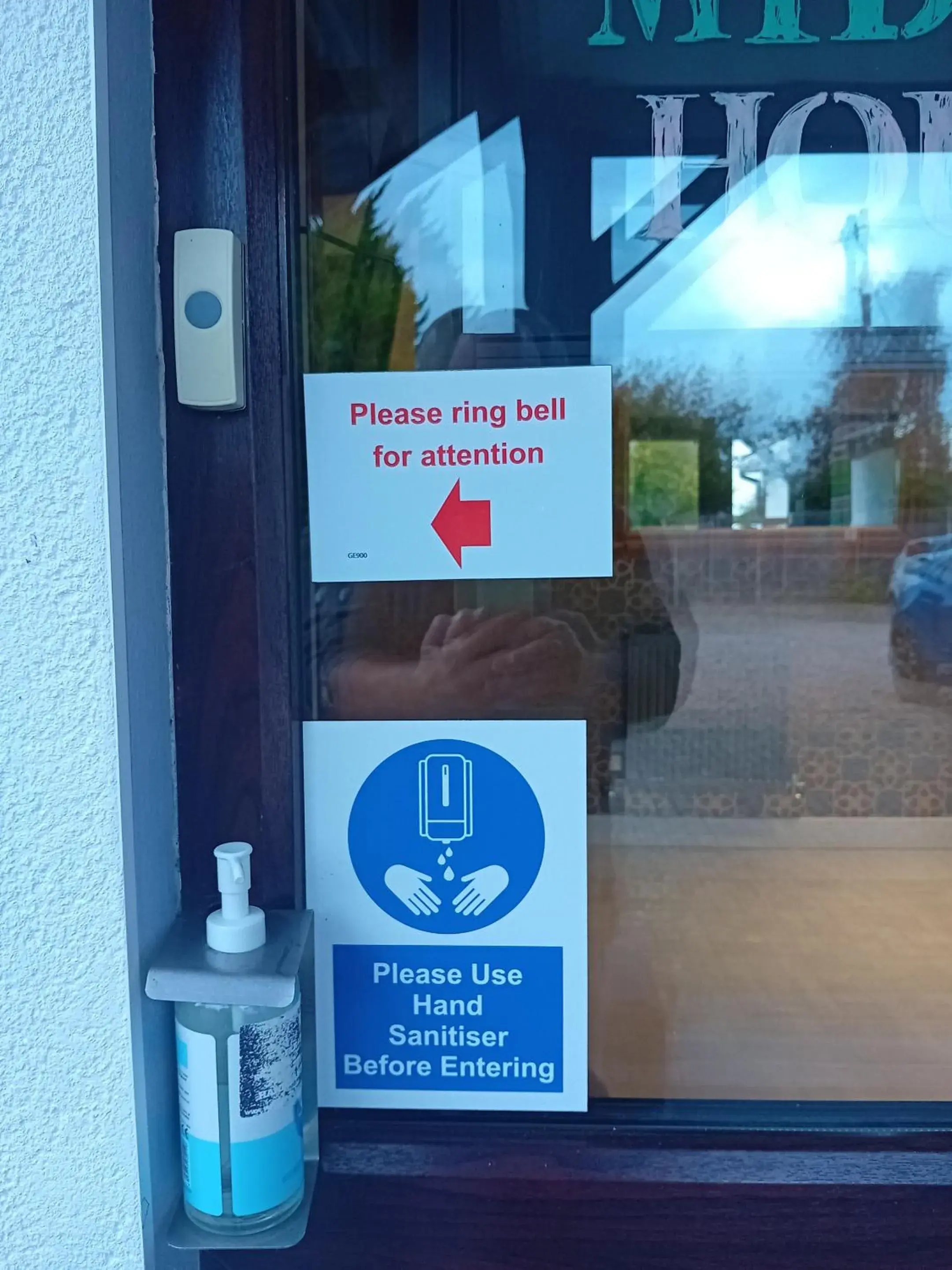 Facade/entrance in Middle House Facade/entrance in Middle House