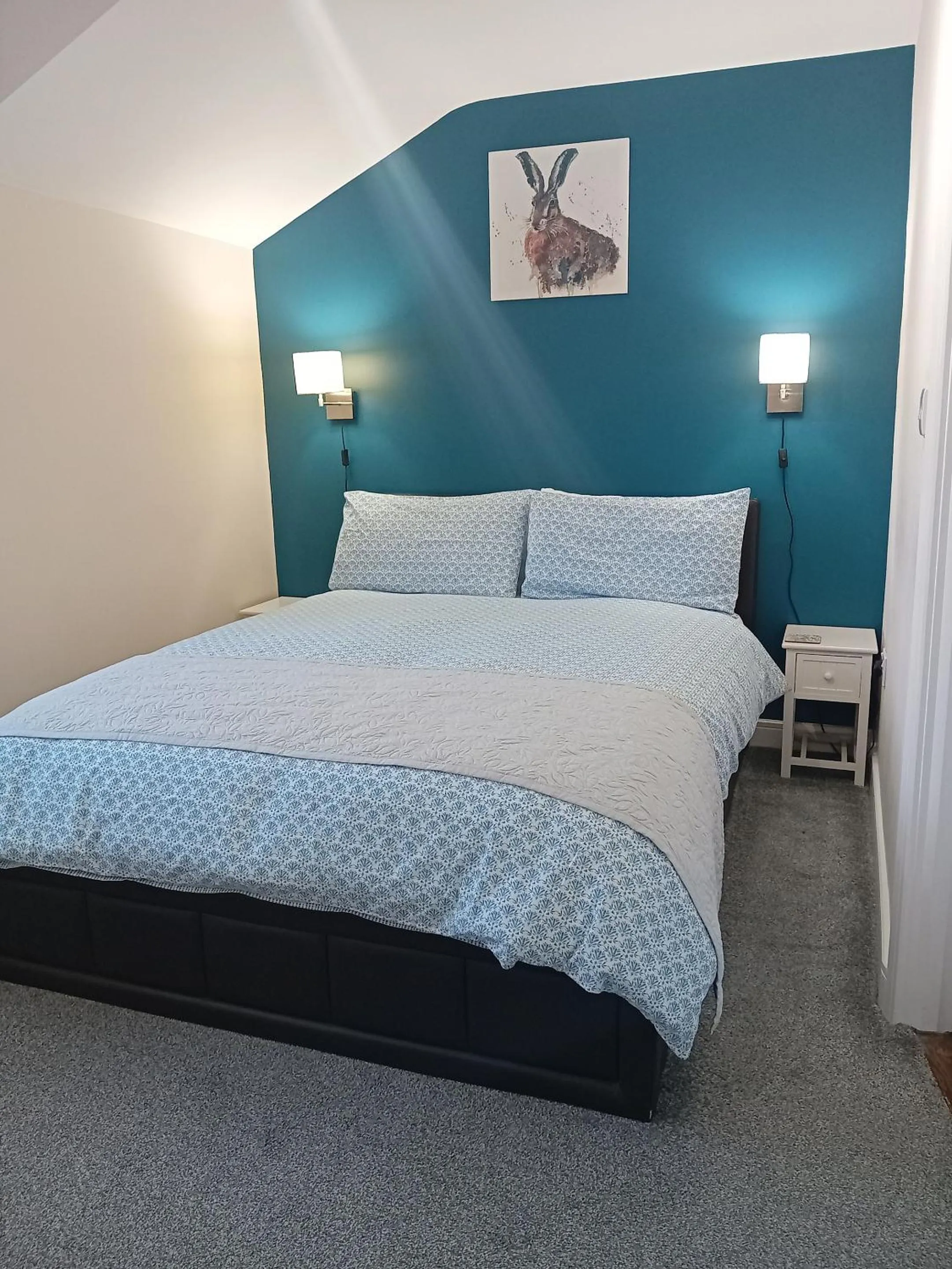 Bedroom, Bed in Middle House