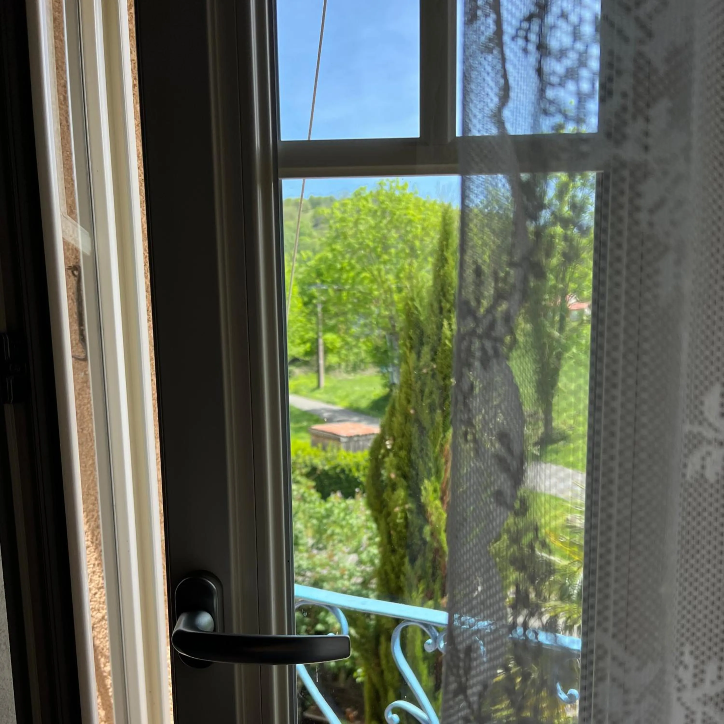 Garden view in la maison d'Anna chambres d hôtes