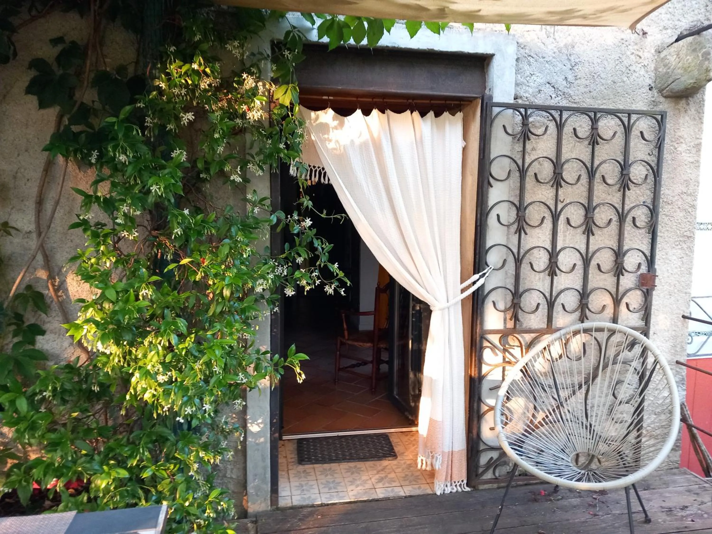 Patio in la maison d'Anna chambres d hôtes