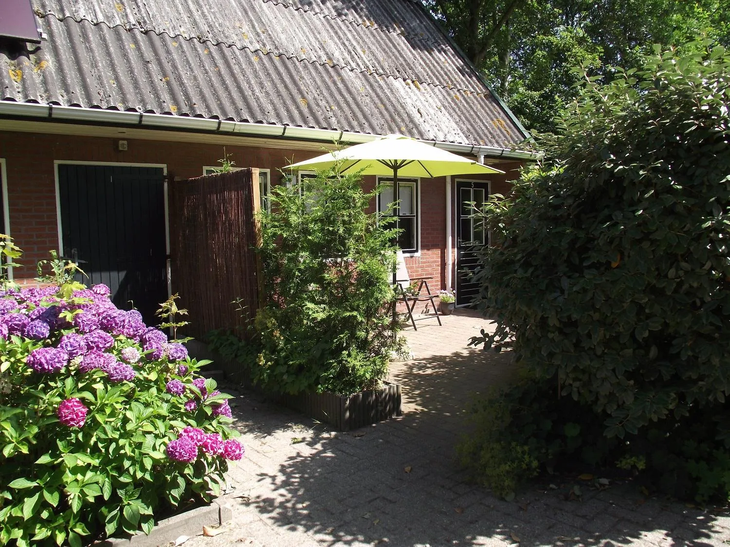 Property building in B&B Landgoed Sonneborghe