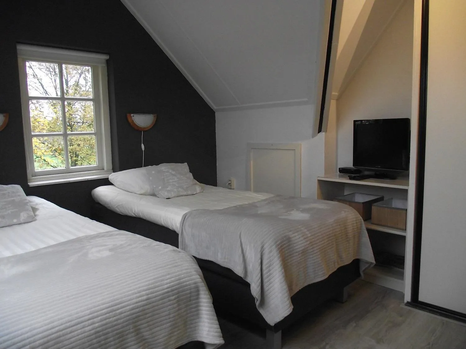 TV and multimedia, Bed in B&B Landgoed Sonneborghe