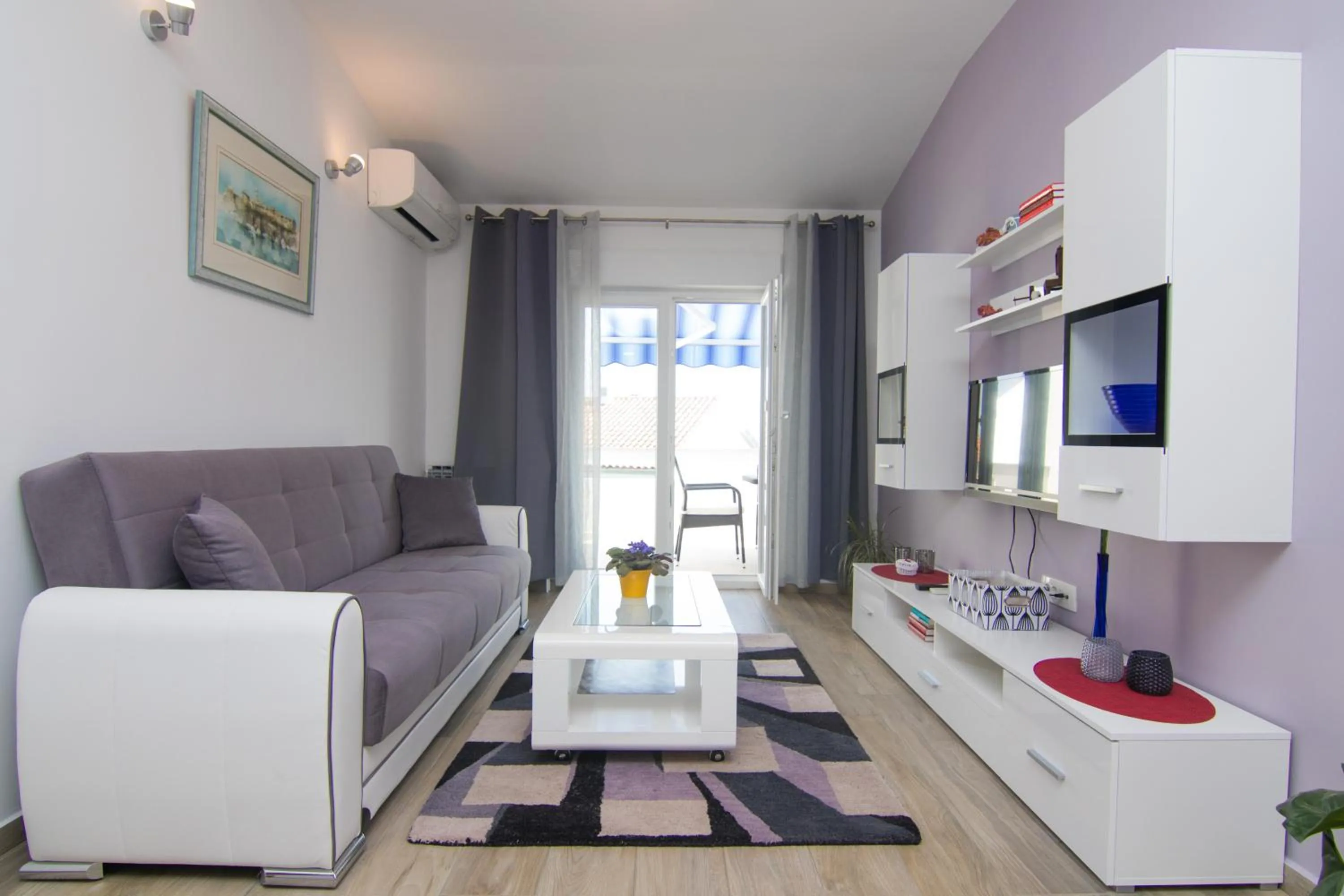 Apartment with Terrace in Apartment Neda