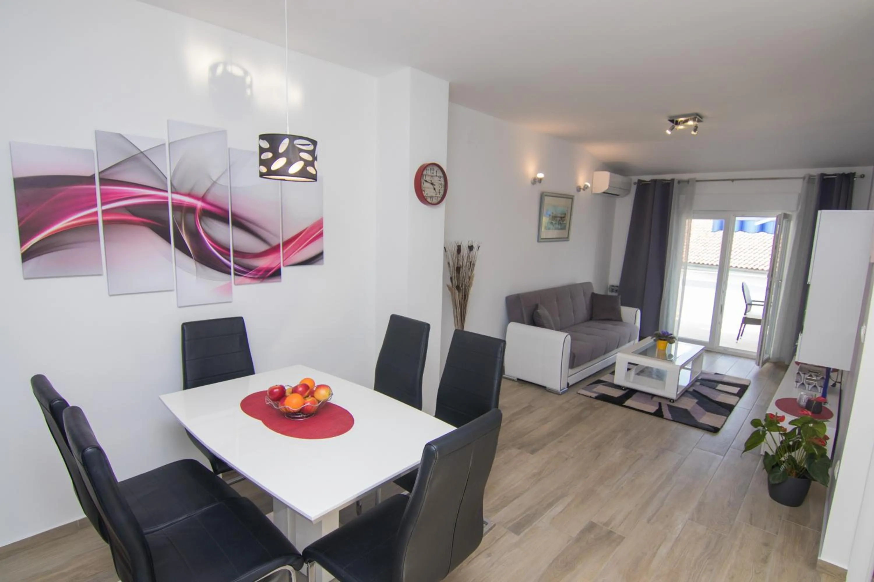 Apartment with Terrace in Apartment Neda