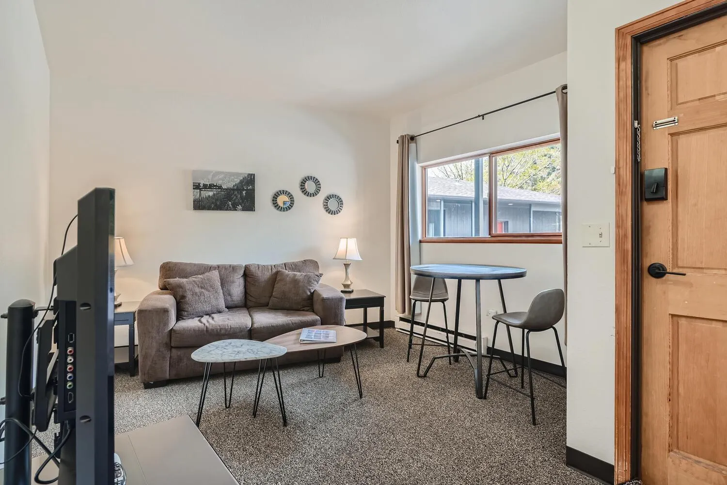 Living room in Uplift Inn