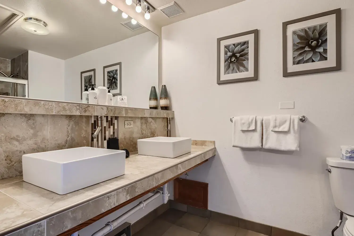 Queen Studio - Lower Floor in Uplift Inn Queen Studio - Lower Floor in Uplift Inn