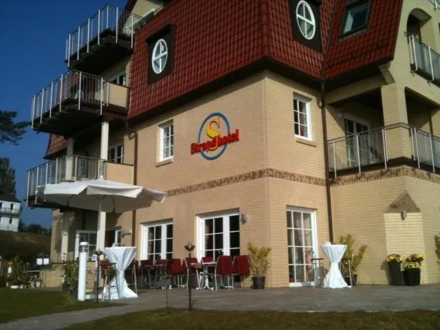 Facade/entrance in Strandhotel Grömitz