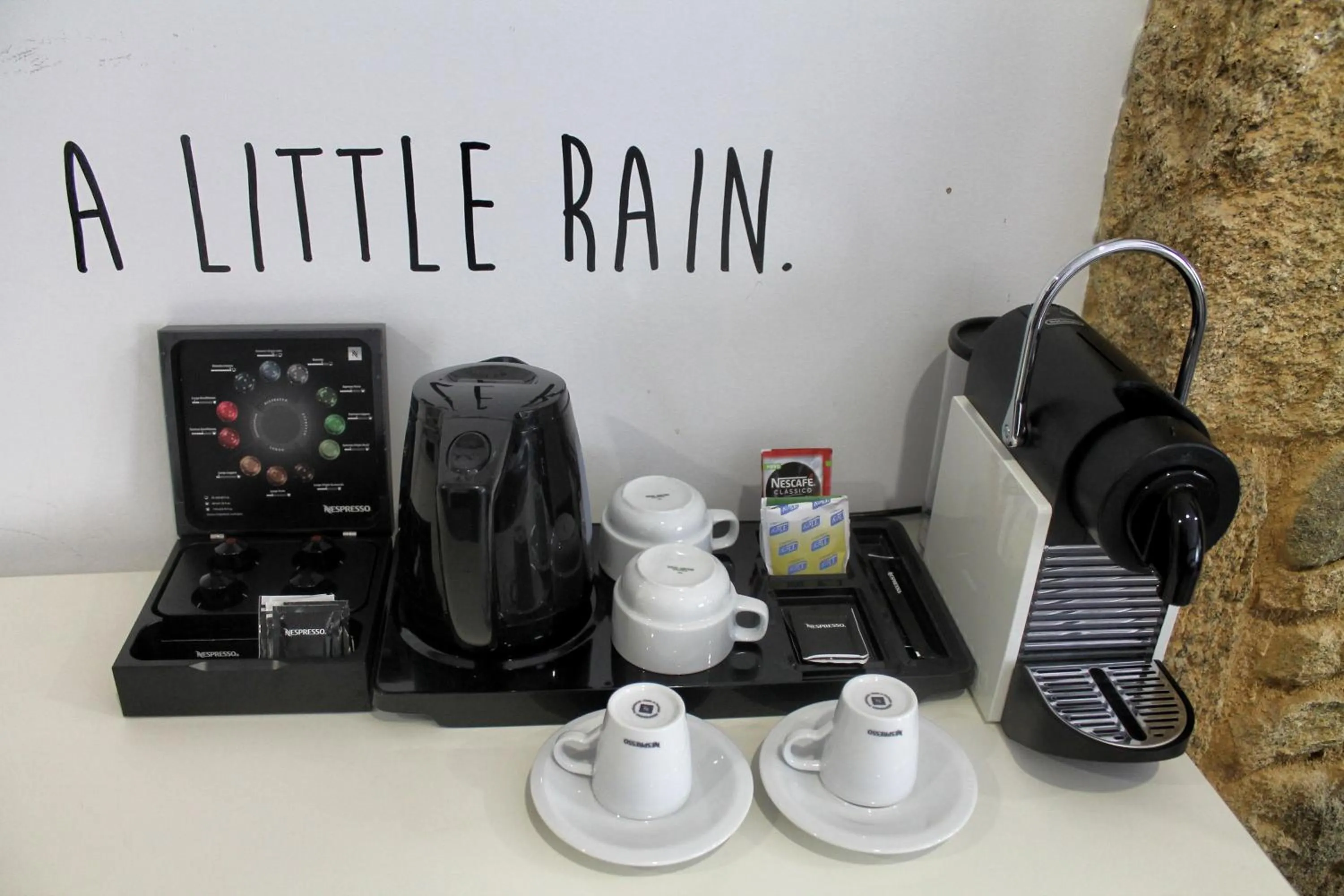 Coffee/tea facilities in Art'Otel Barcelos