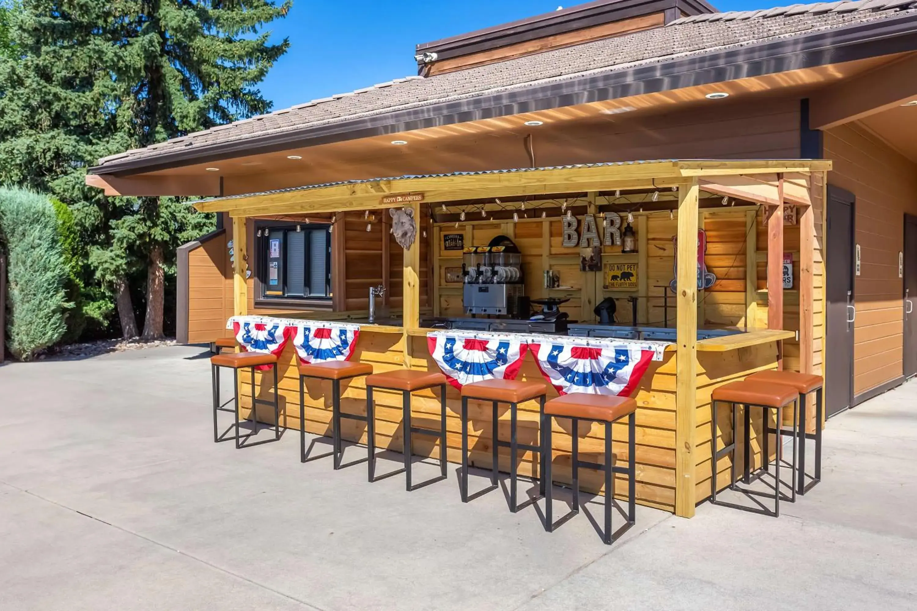 Lounge or bar in Cheyenne Mountain Resort, a Destination by Hyatt Hotels Lounge or bar in Cheyenne Mountain Resort, a Destination by Hyatt Hotels