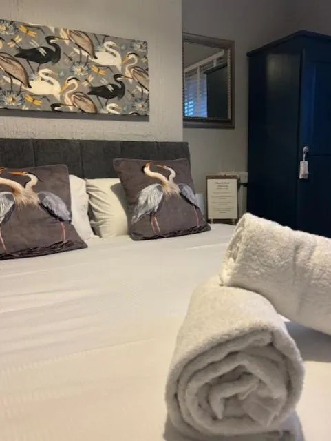 Bedroom, Bed in The Horseshoe & Castle