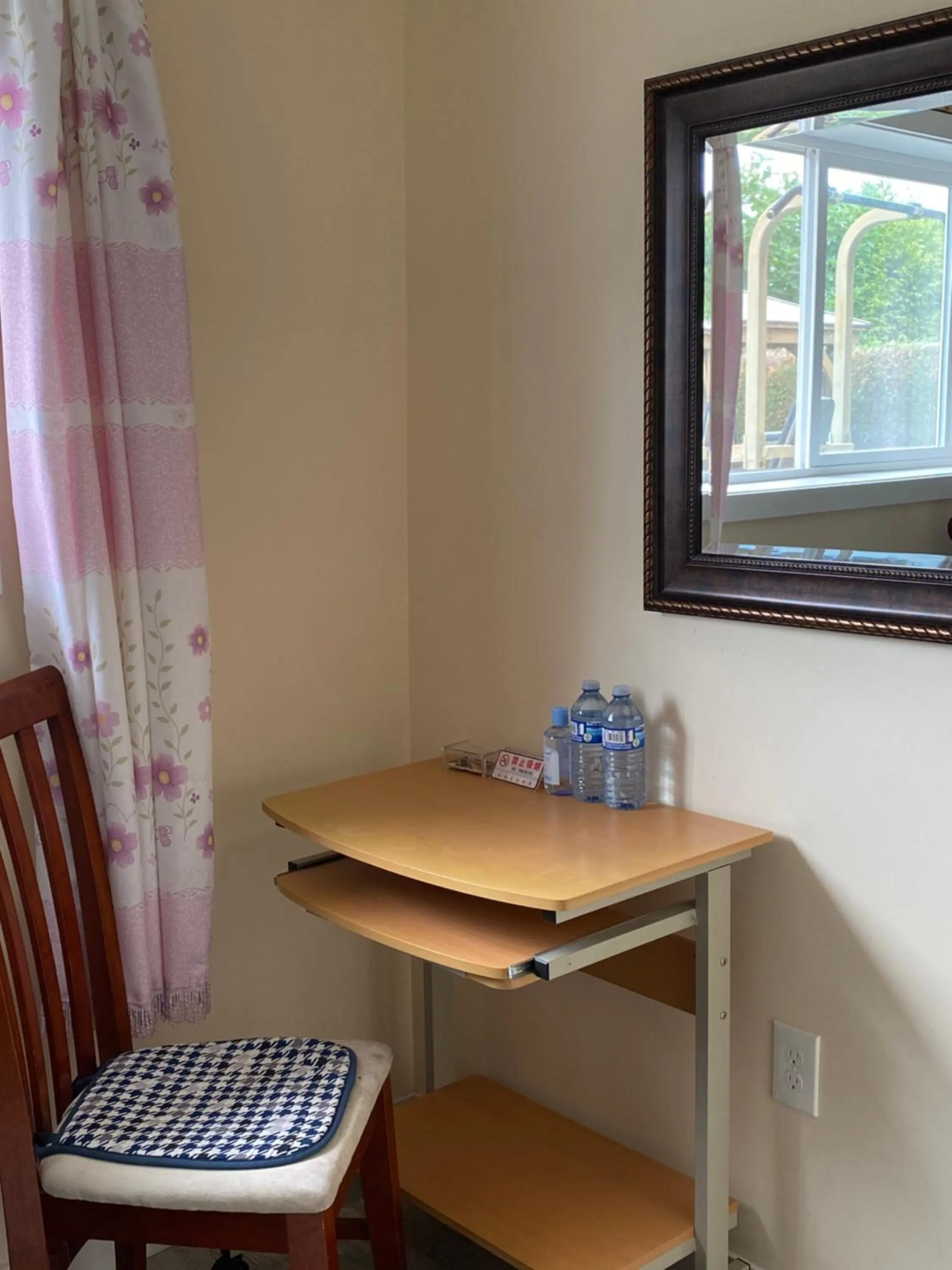 YVR Vickie’s Bed and Breakfast