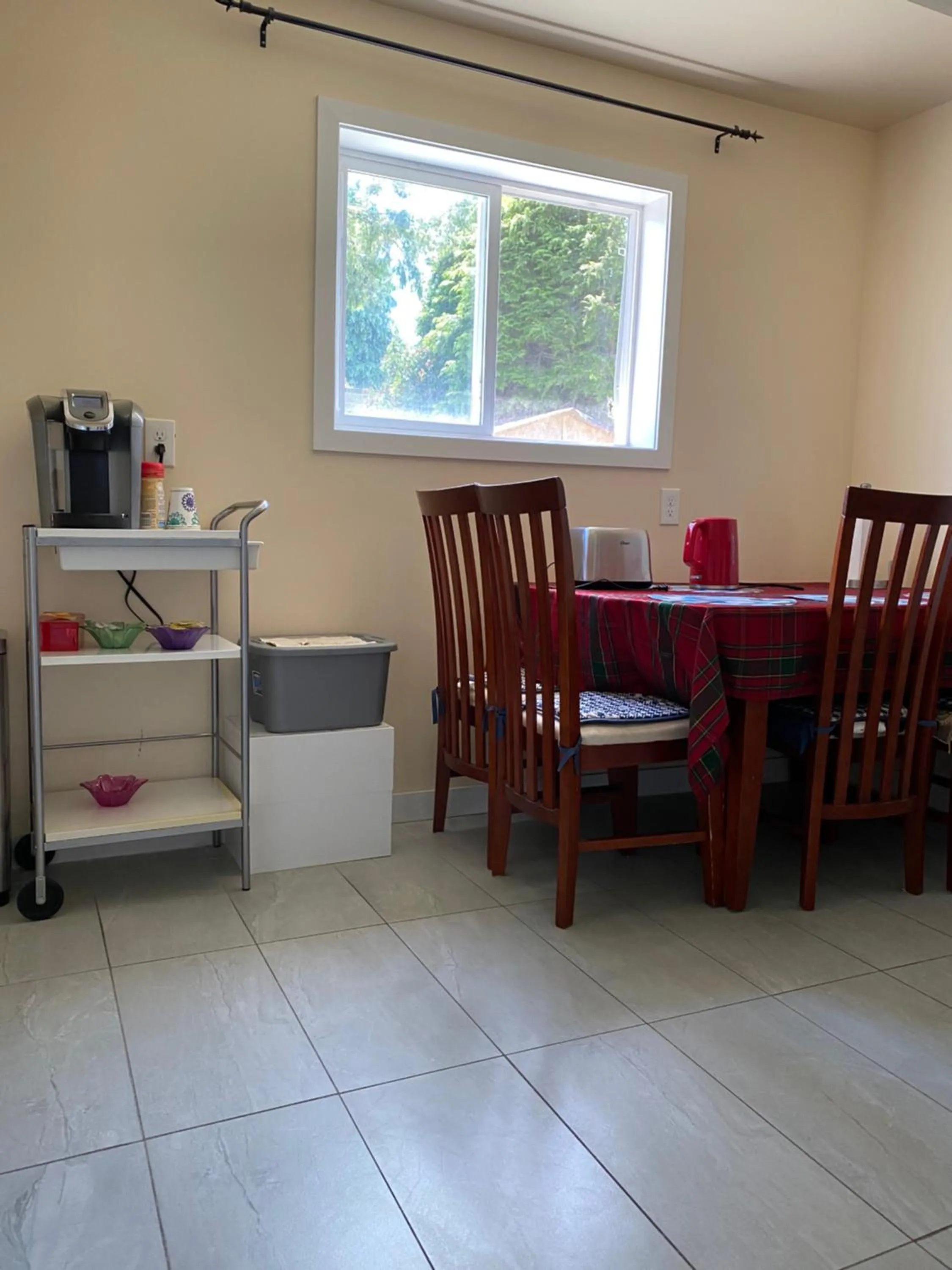 YVR Vickie’s Bed and Breakfast