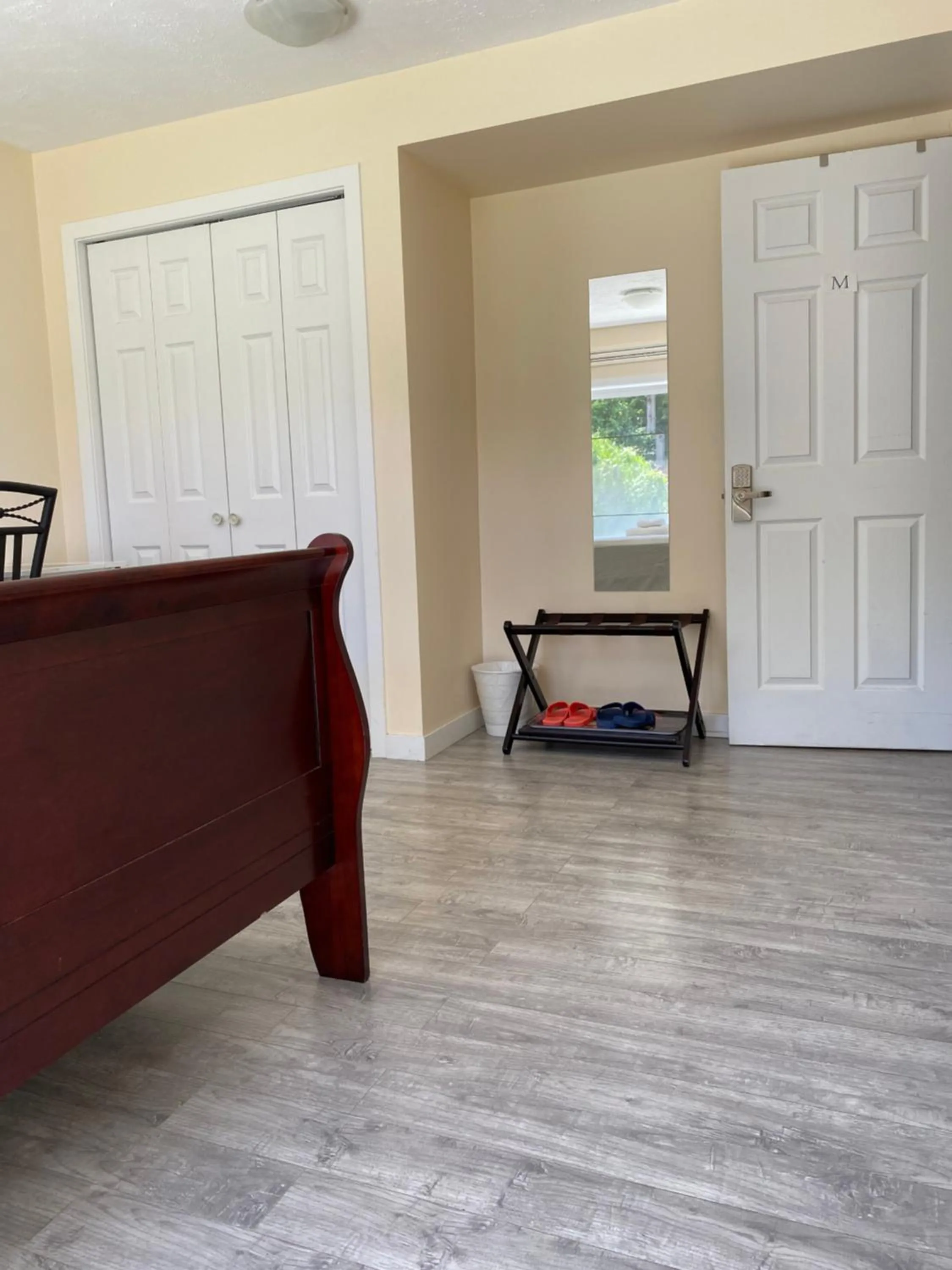 YVR Vickie’s Bed and Breakfast