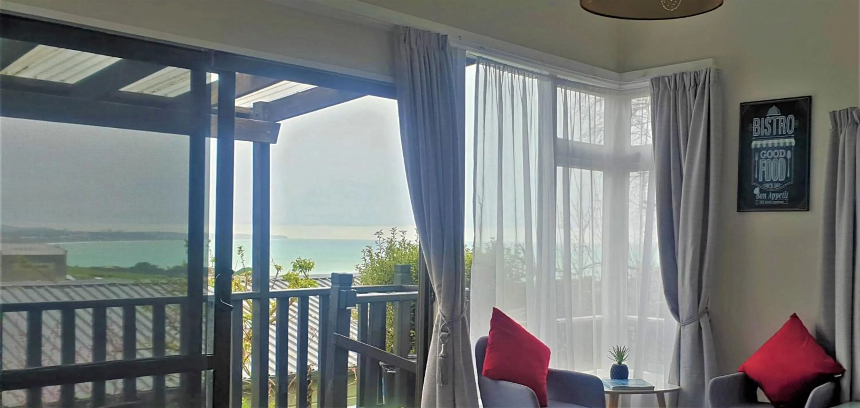 Sea view in Oamaru Harbour Nest