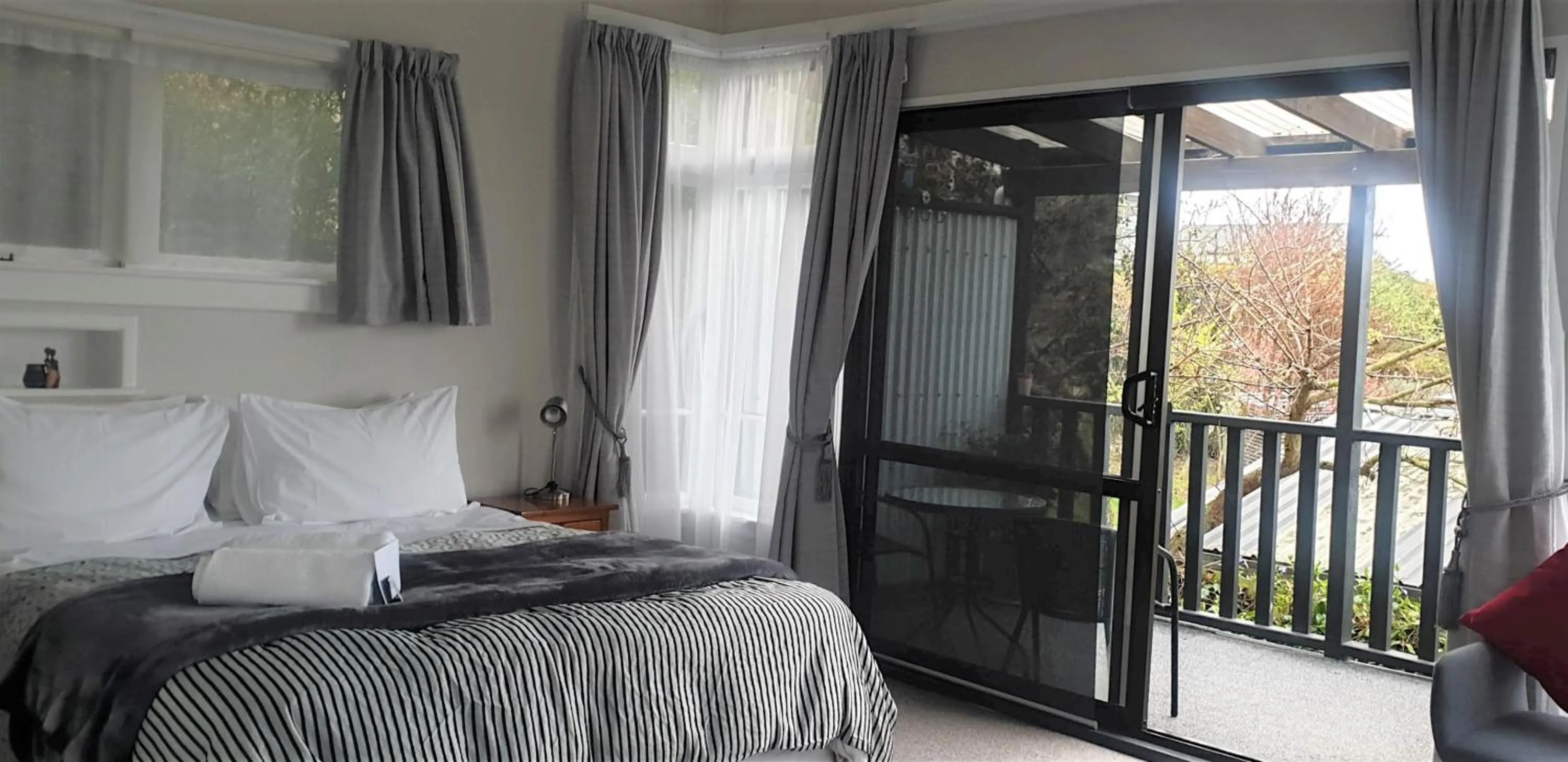 Bed in Oamaru Harbour Nest