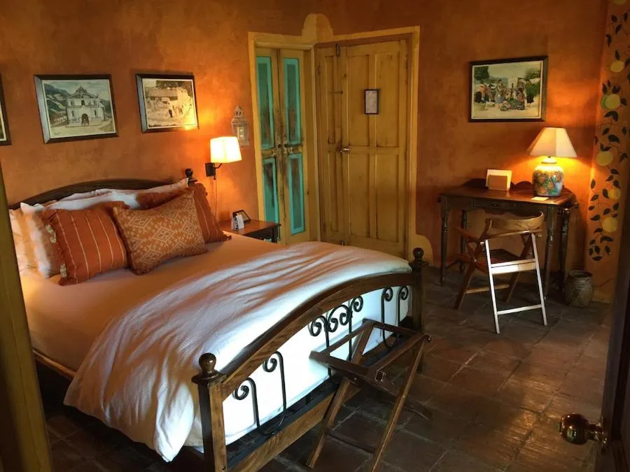 Bedroom, Bed in Hotel Casa Palopo