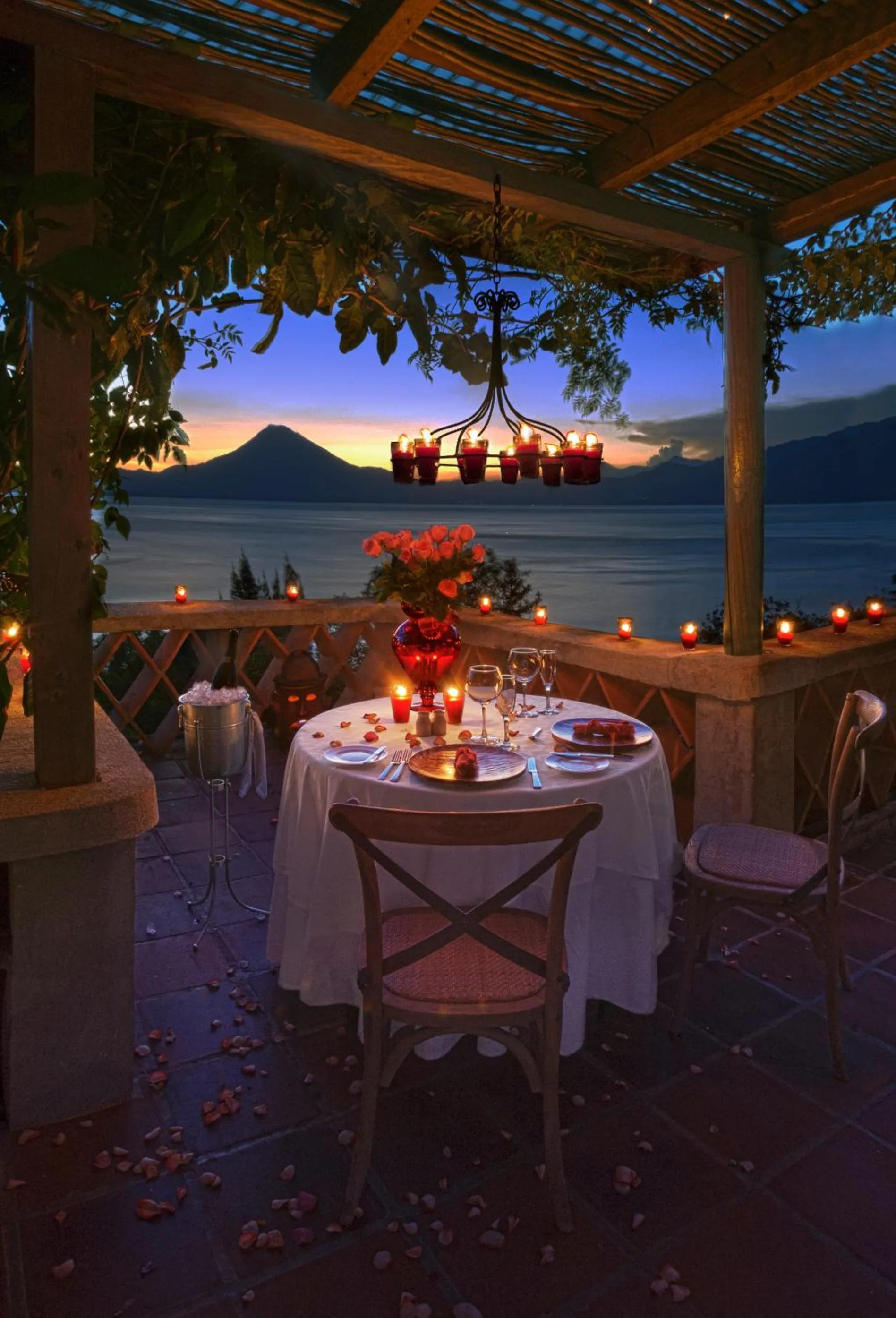 Restaurant/places to eat in Hotel Casa Palopo