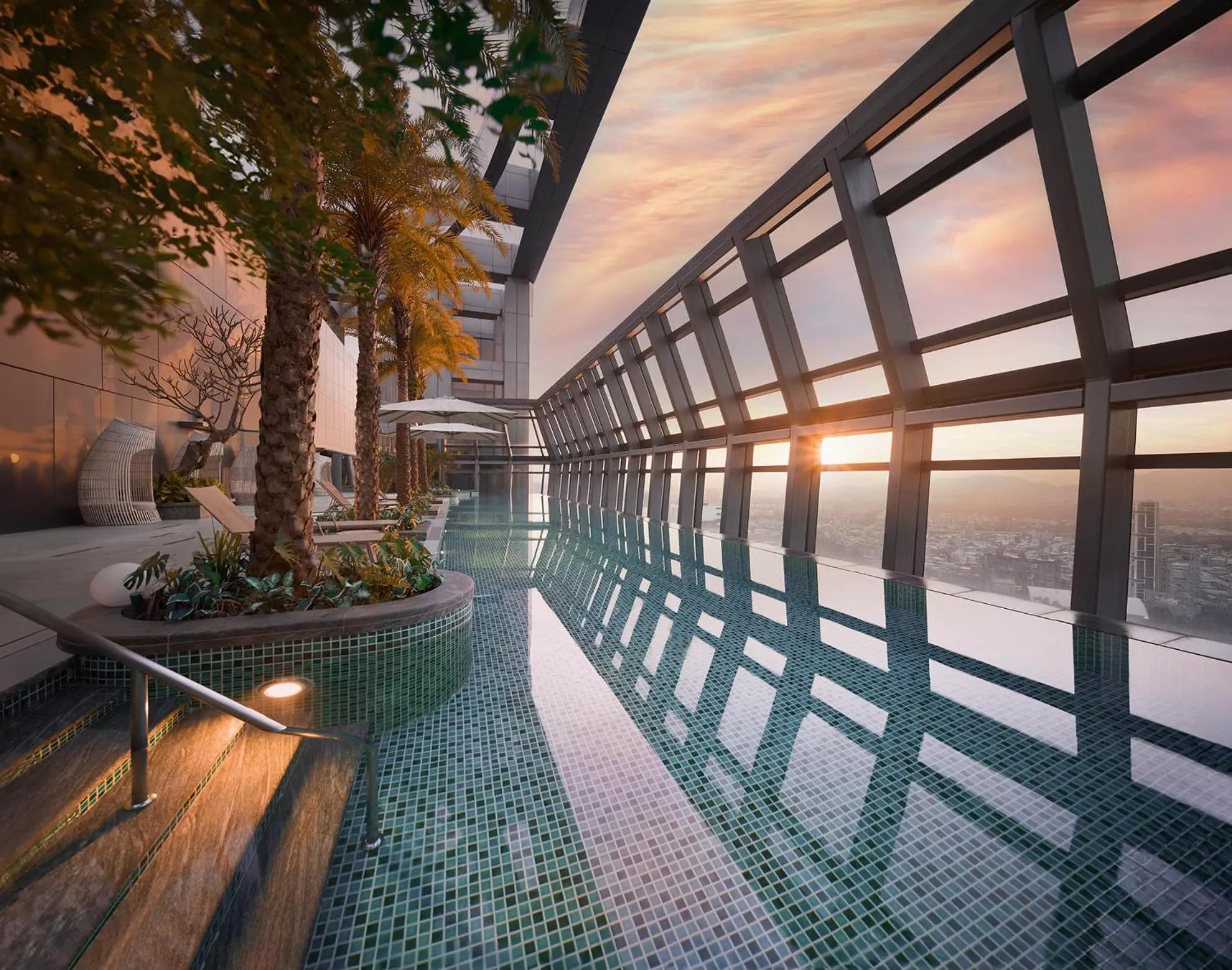 Swimming pool in Caesar Park Hotel Banqiao