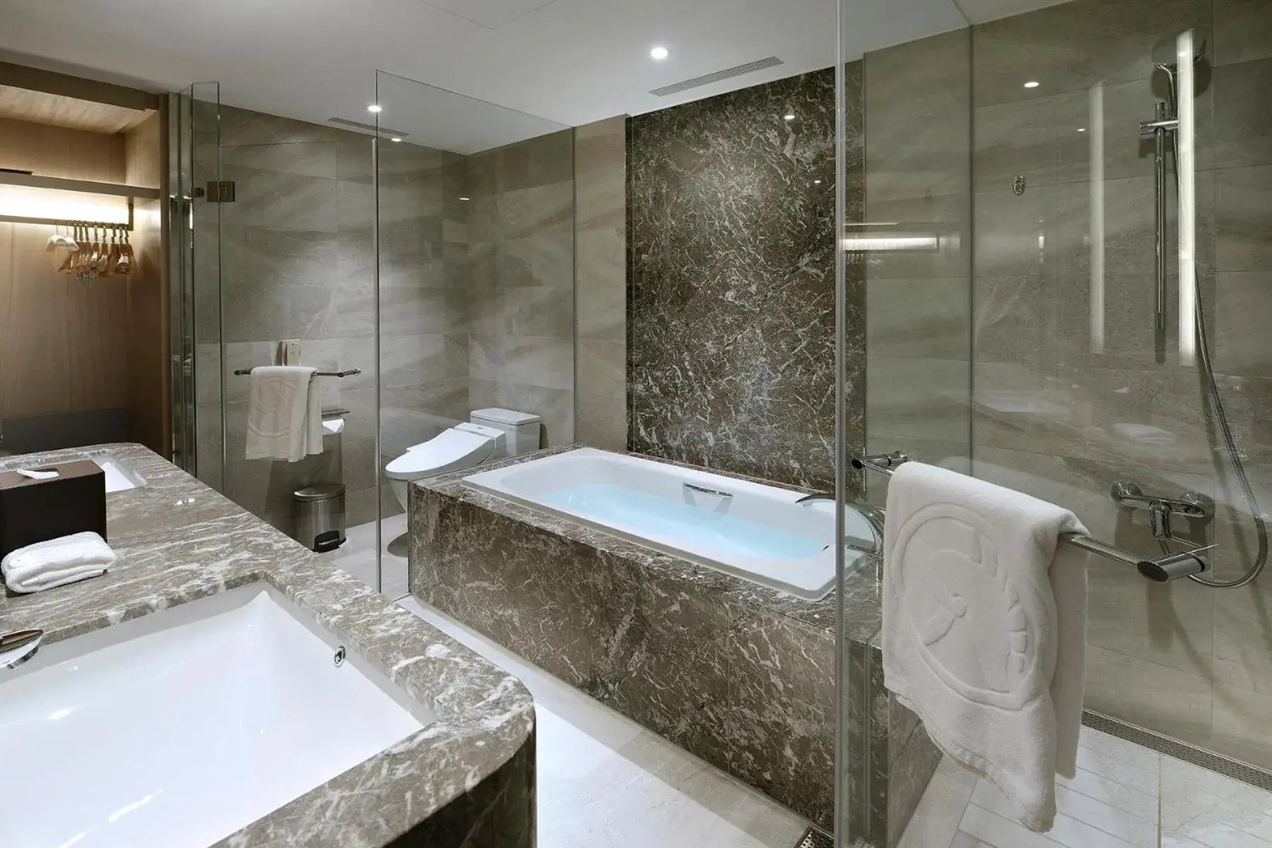 Bathroom in Caesar Park Hotel Banqiao Bathroom in Caesar Park Hotel Banqiao