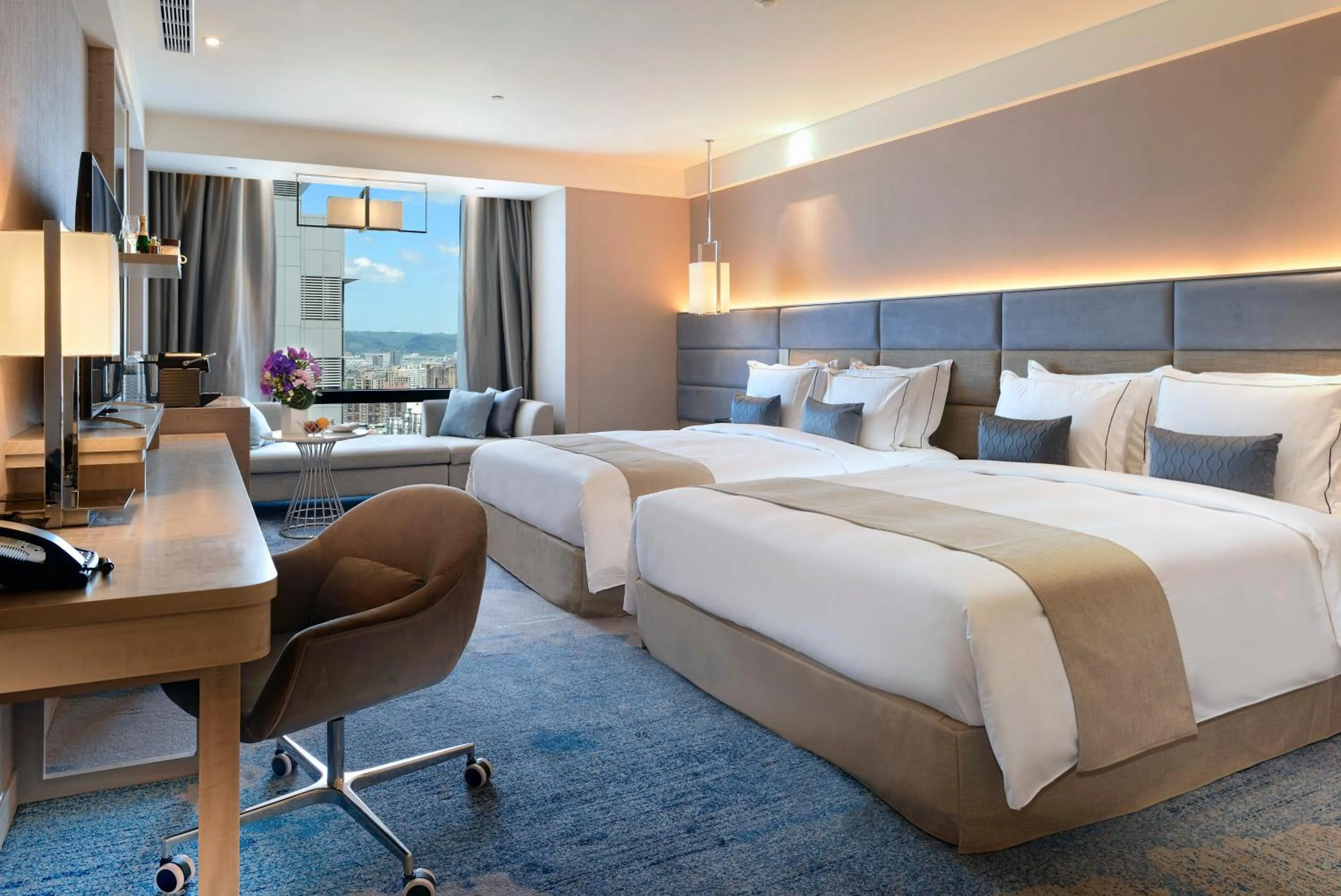 Bedroom, Bed in Caesar Park Hotel Banqiao