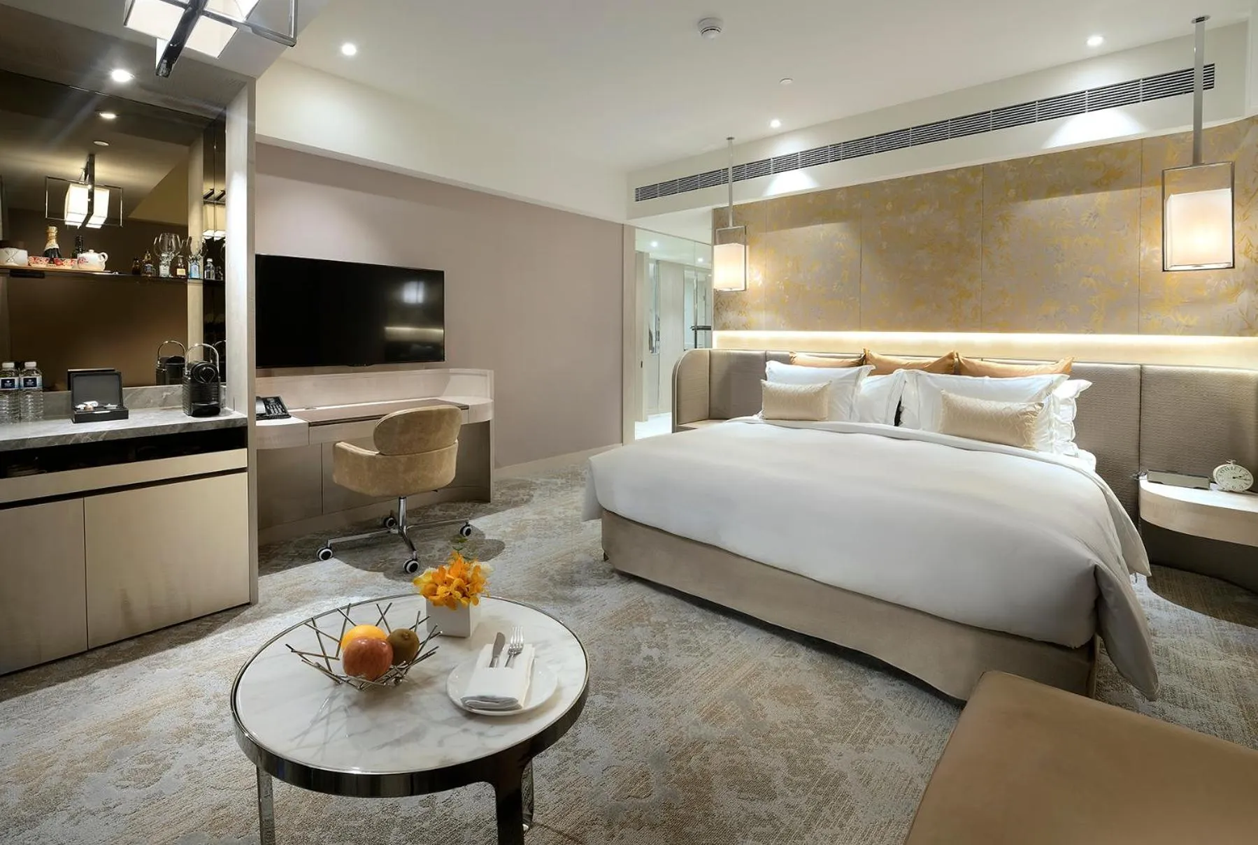 Photo of the whole room, Bed in Caesar Park Hotel Banqiao