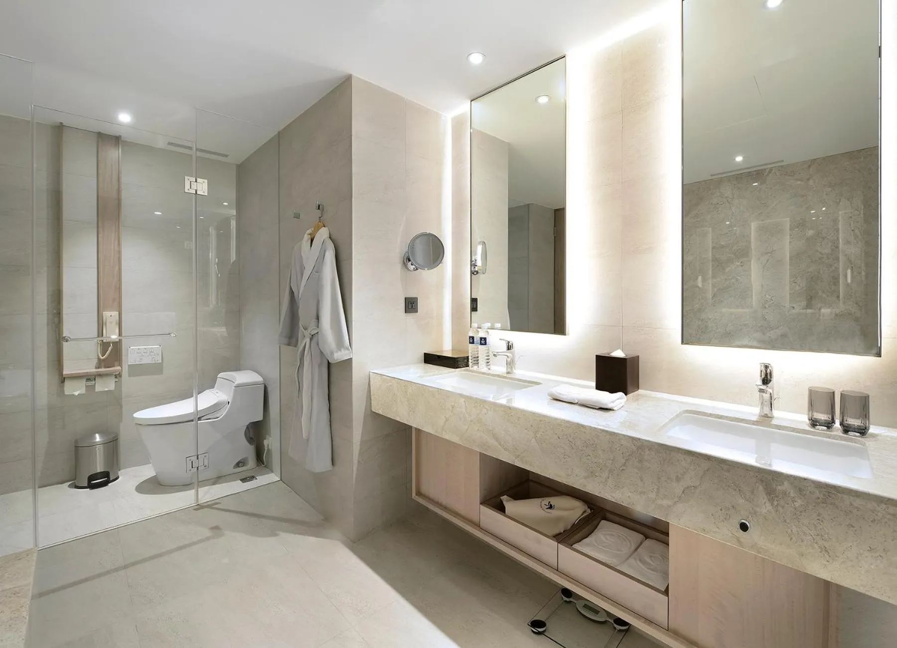 Bathroom in Caesar Park Hotel Banqiao