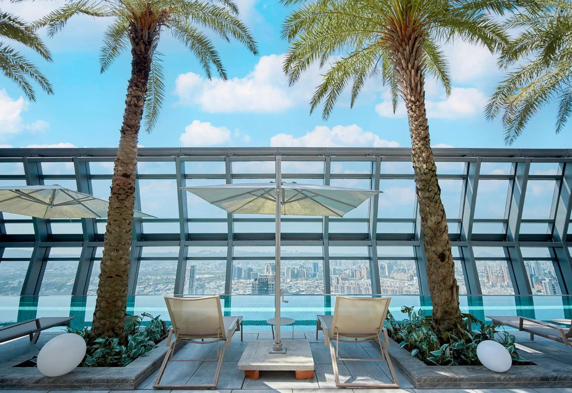 Pool view in Caesar Park Hotel Banqiao