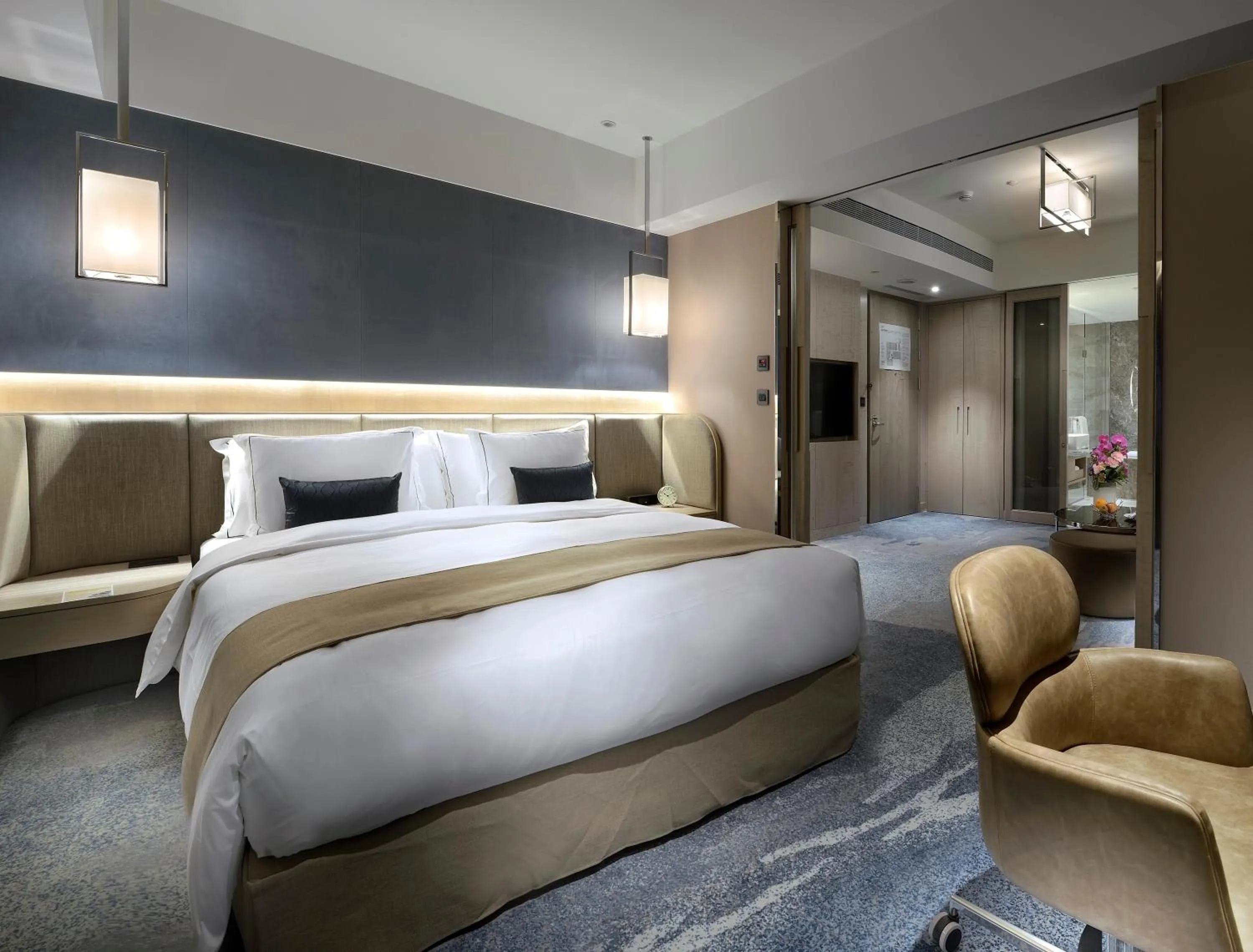 Bedroom, Bed in Caesar Park Hotel Banqiao