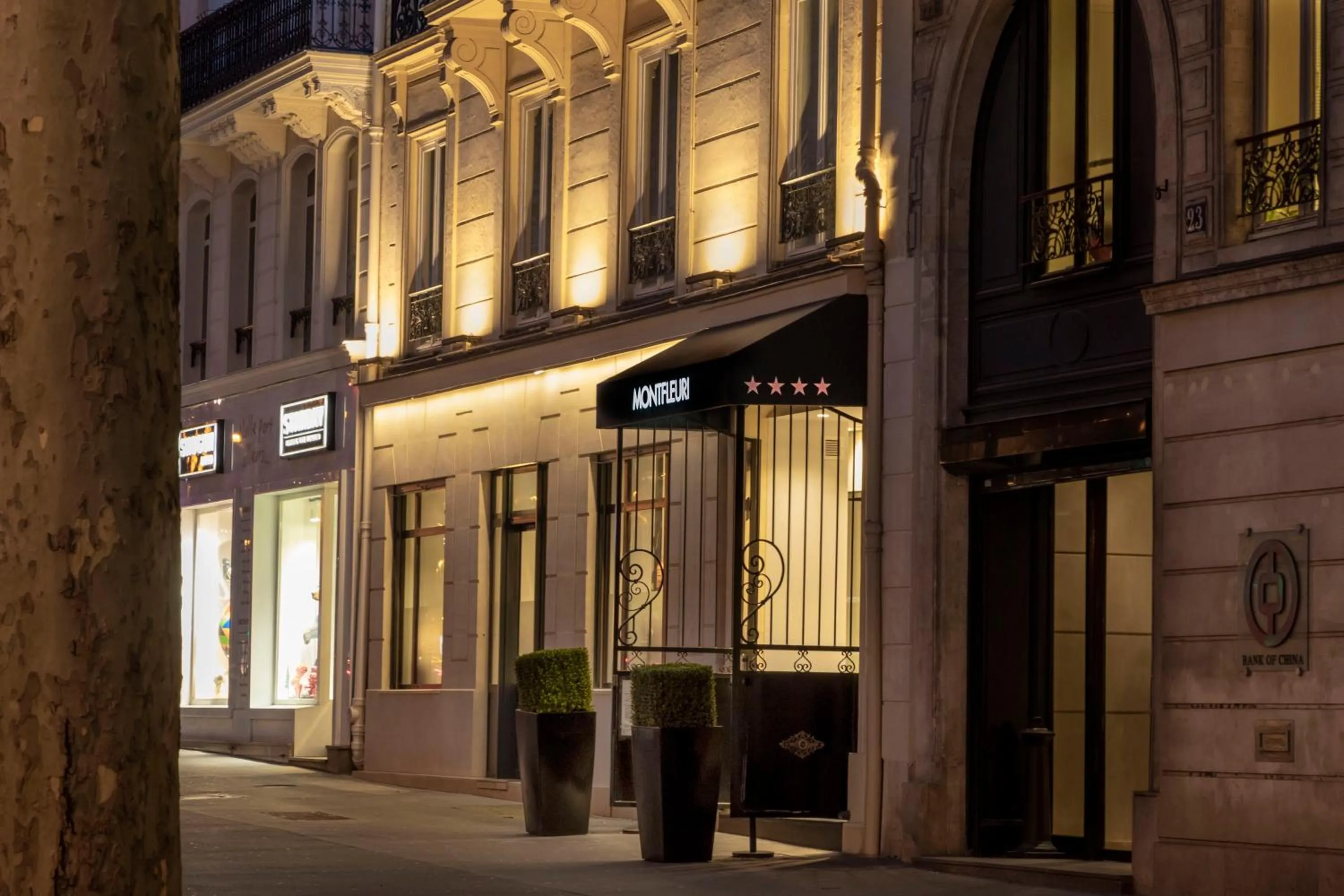 Facade/entrance in Montfleuri