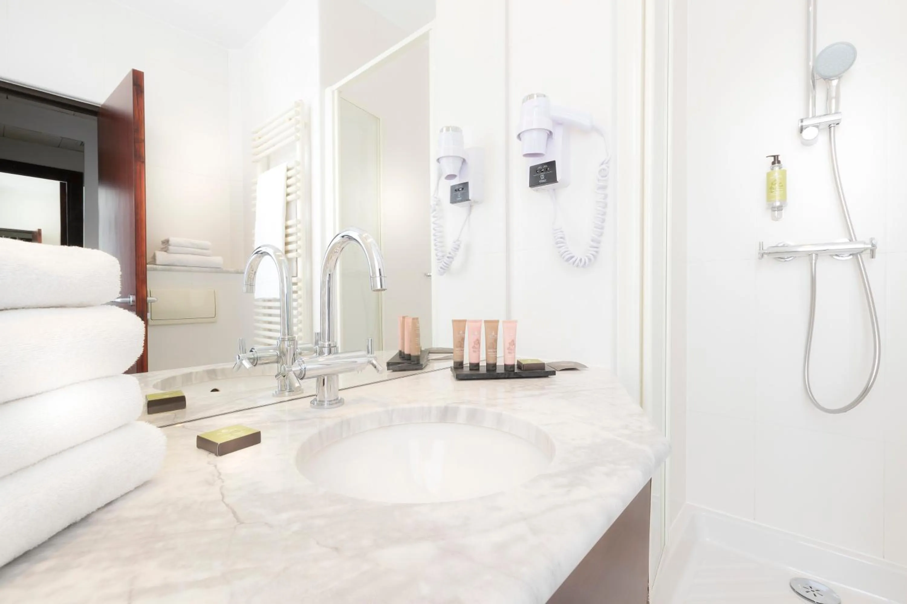 Bathroom in Montfleuri