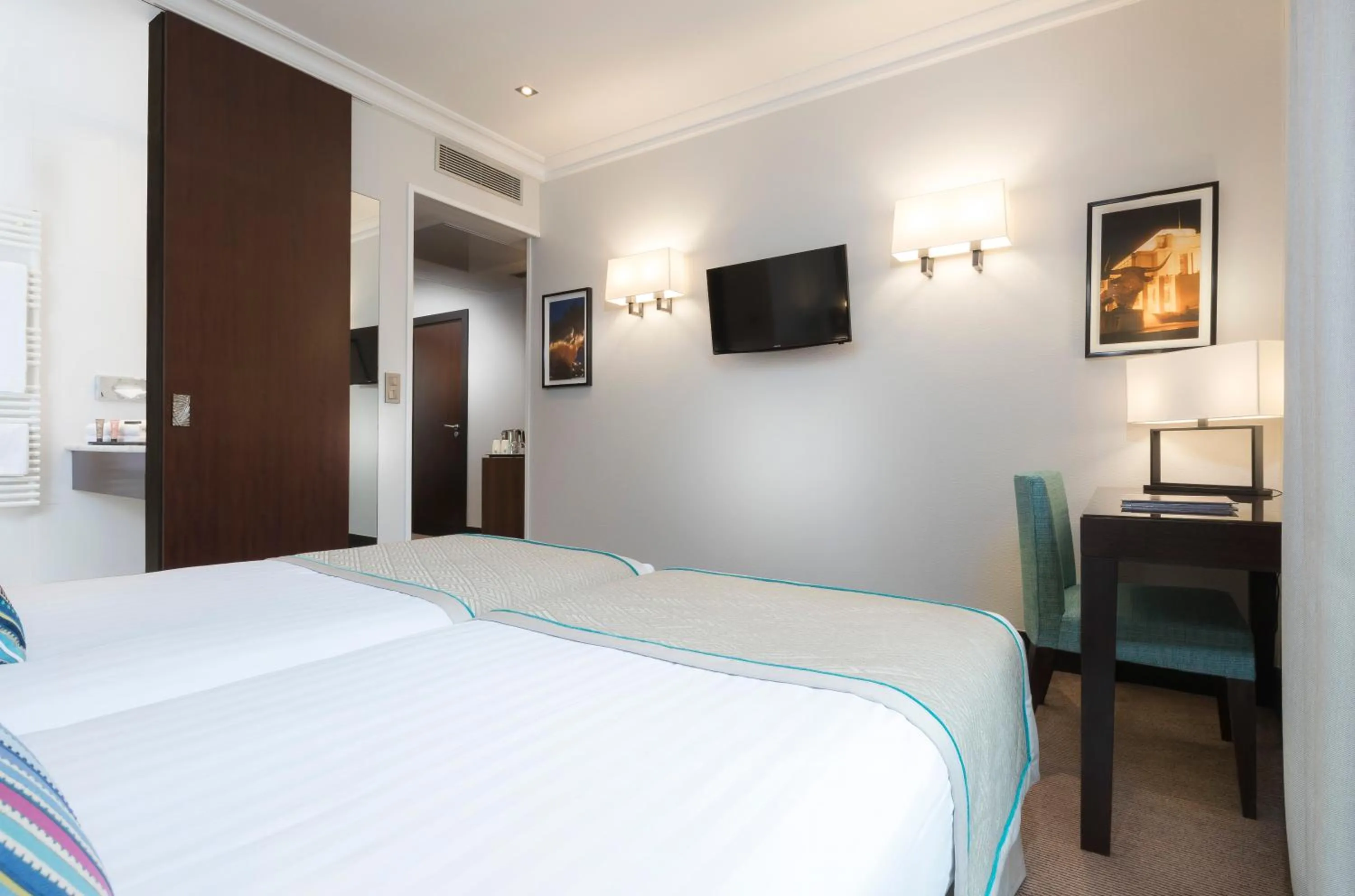 Bedroom, Bed in Montfleuri