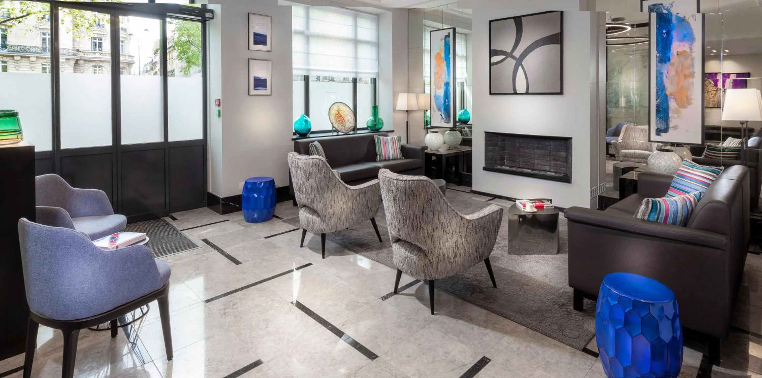 Seating area in Montfleuri