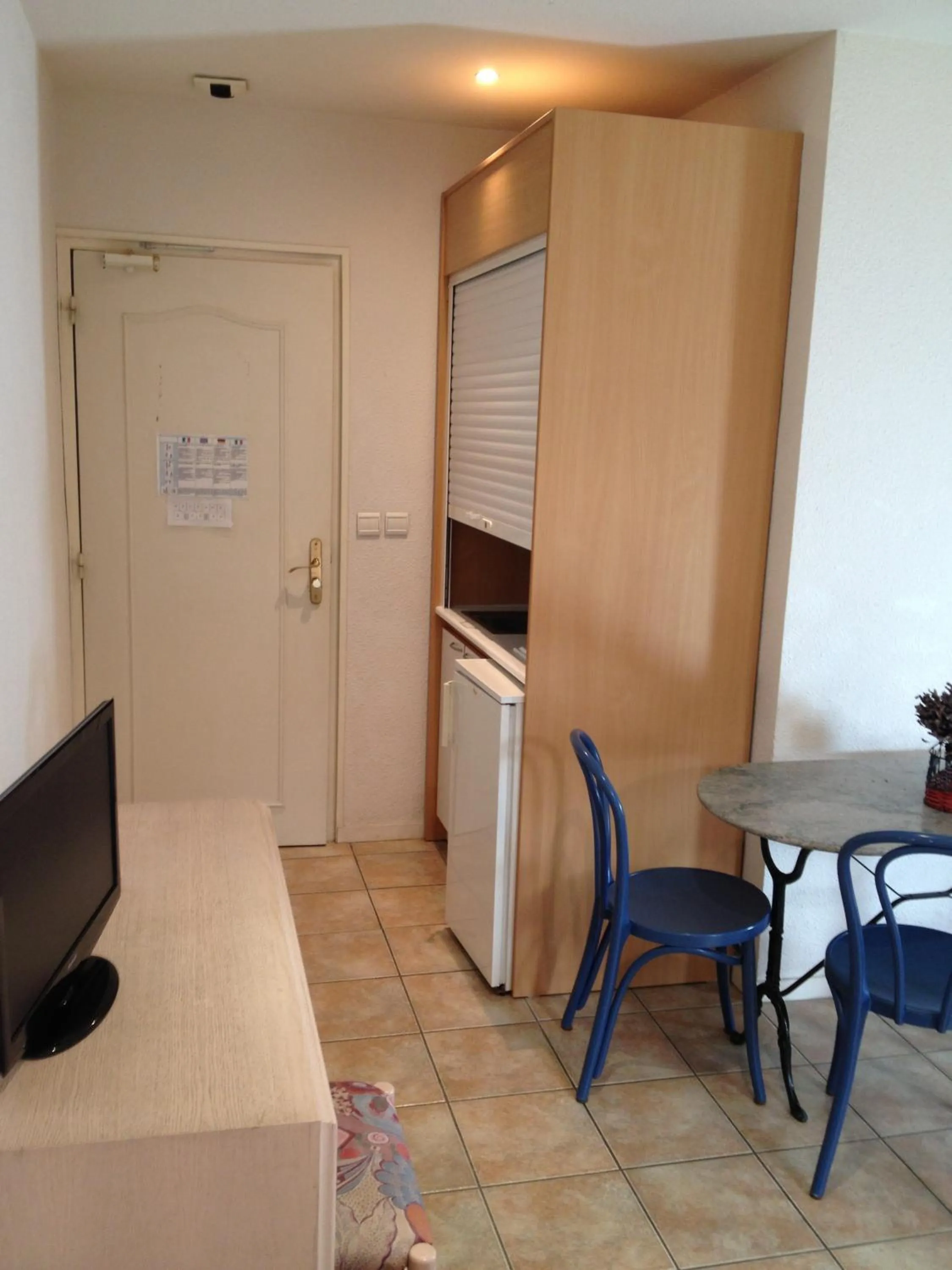 Kitchen or kitchenette in Hôtel De La Mer