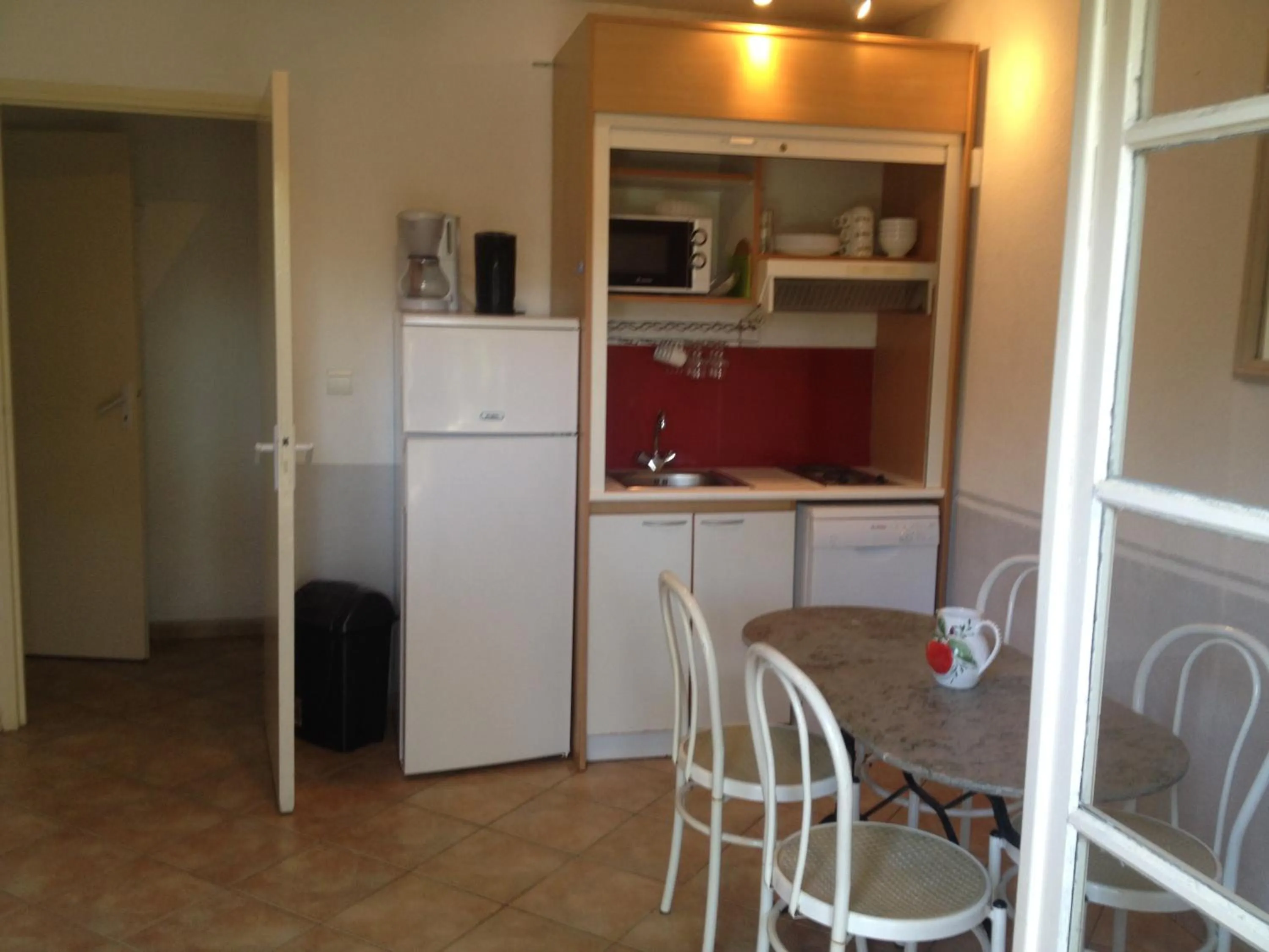 Kitchen or kitchenette in Hôtel De La Mer