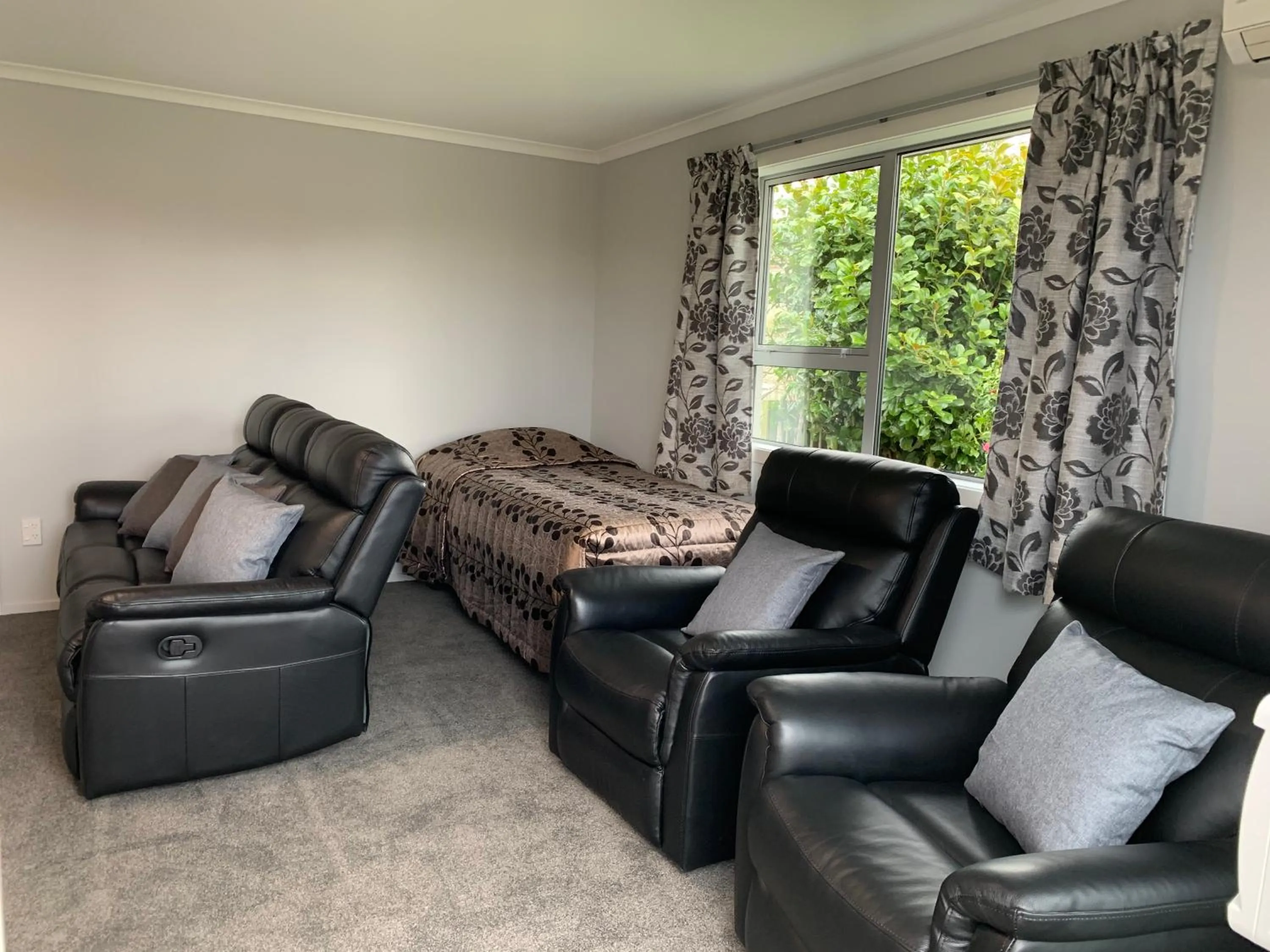 Living room in Kingswood Motel