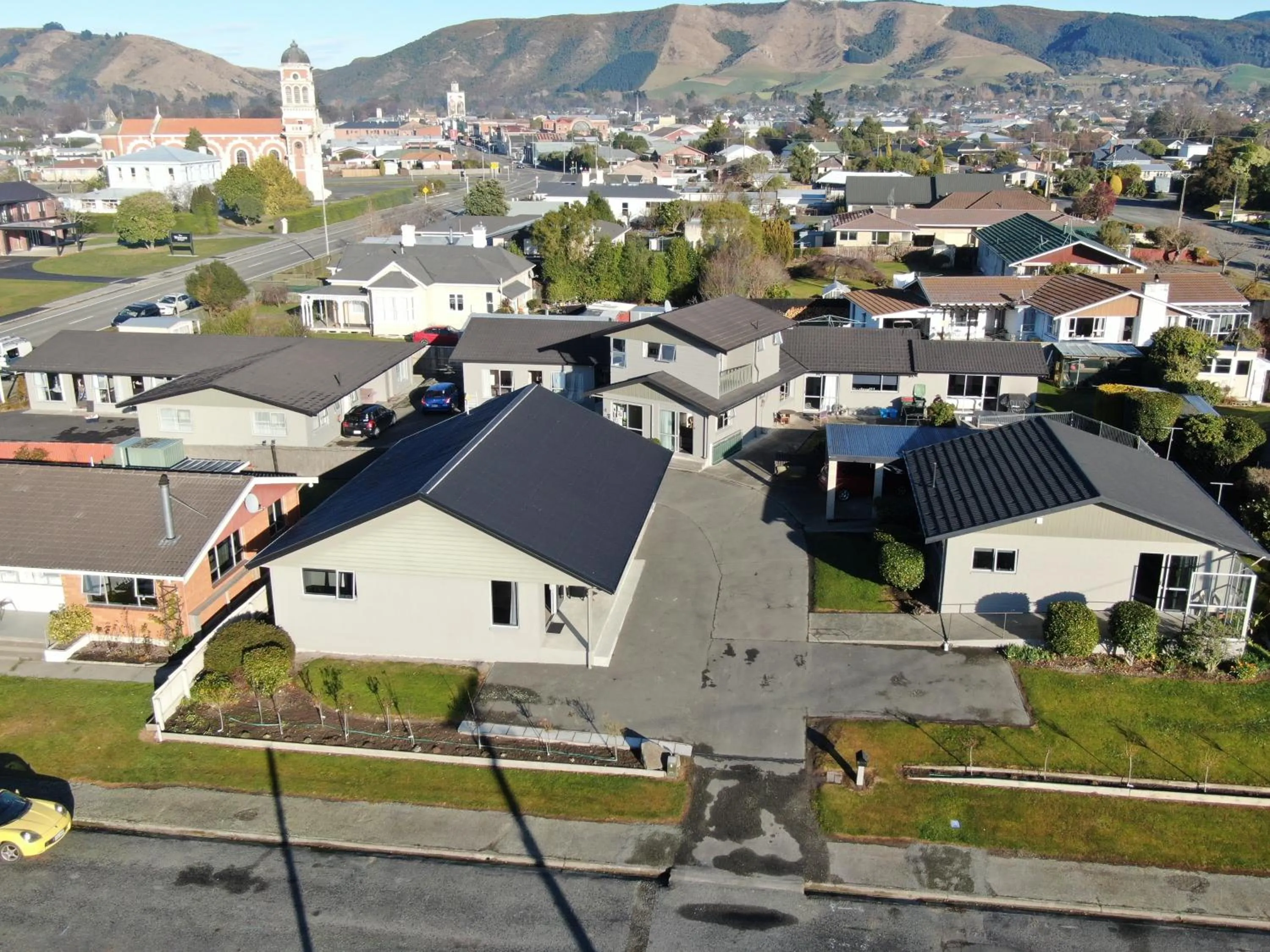 Property building in Kingswood Motel