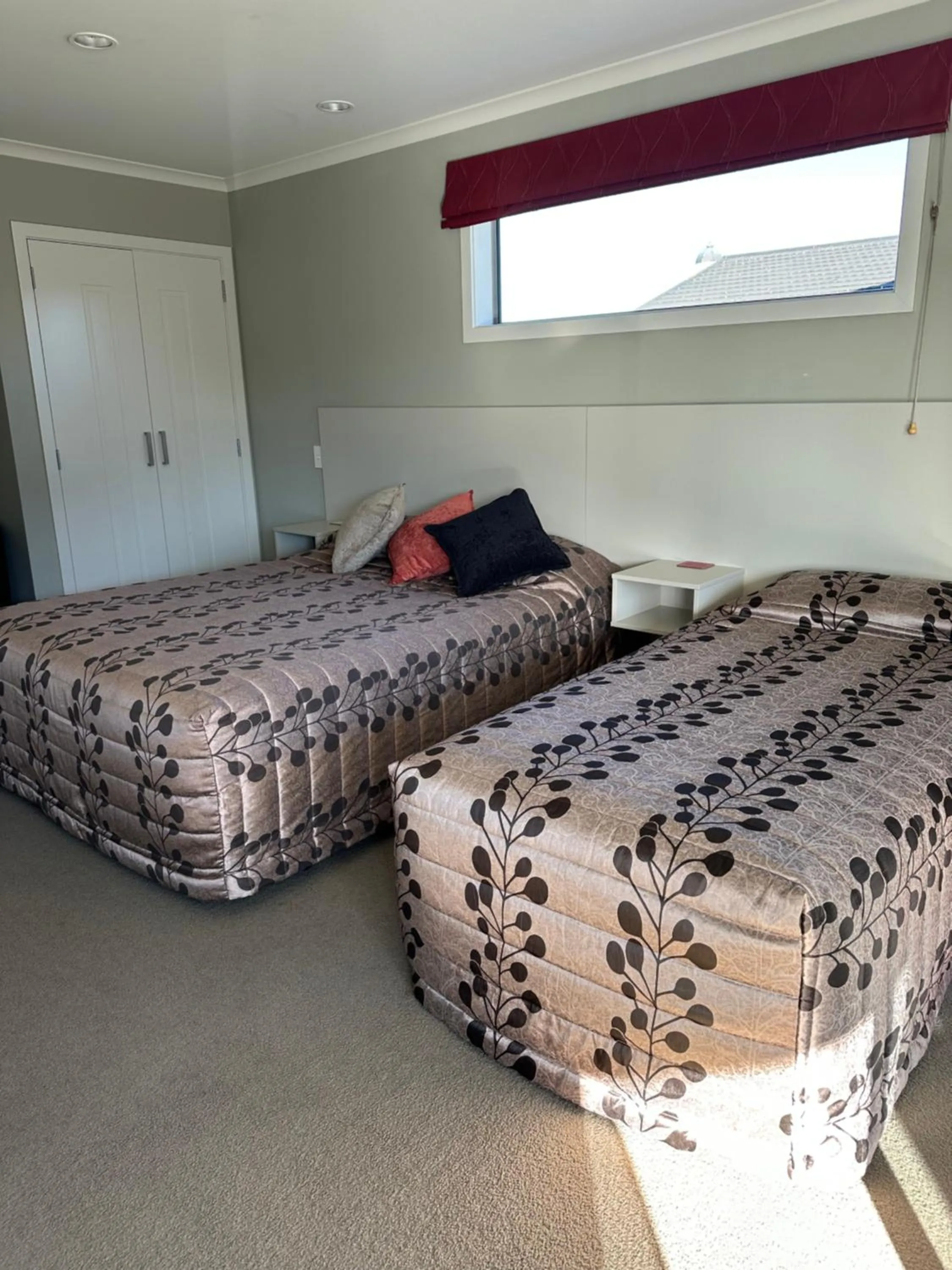 Bed in Kingswood Motel