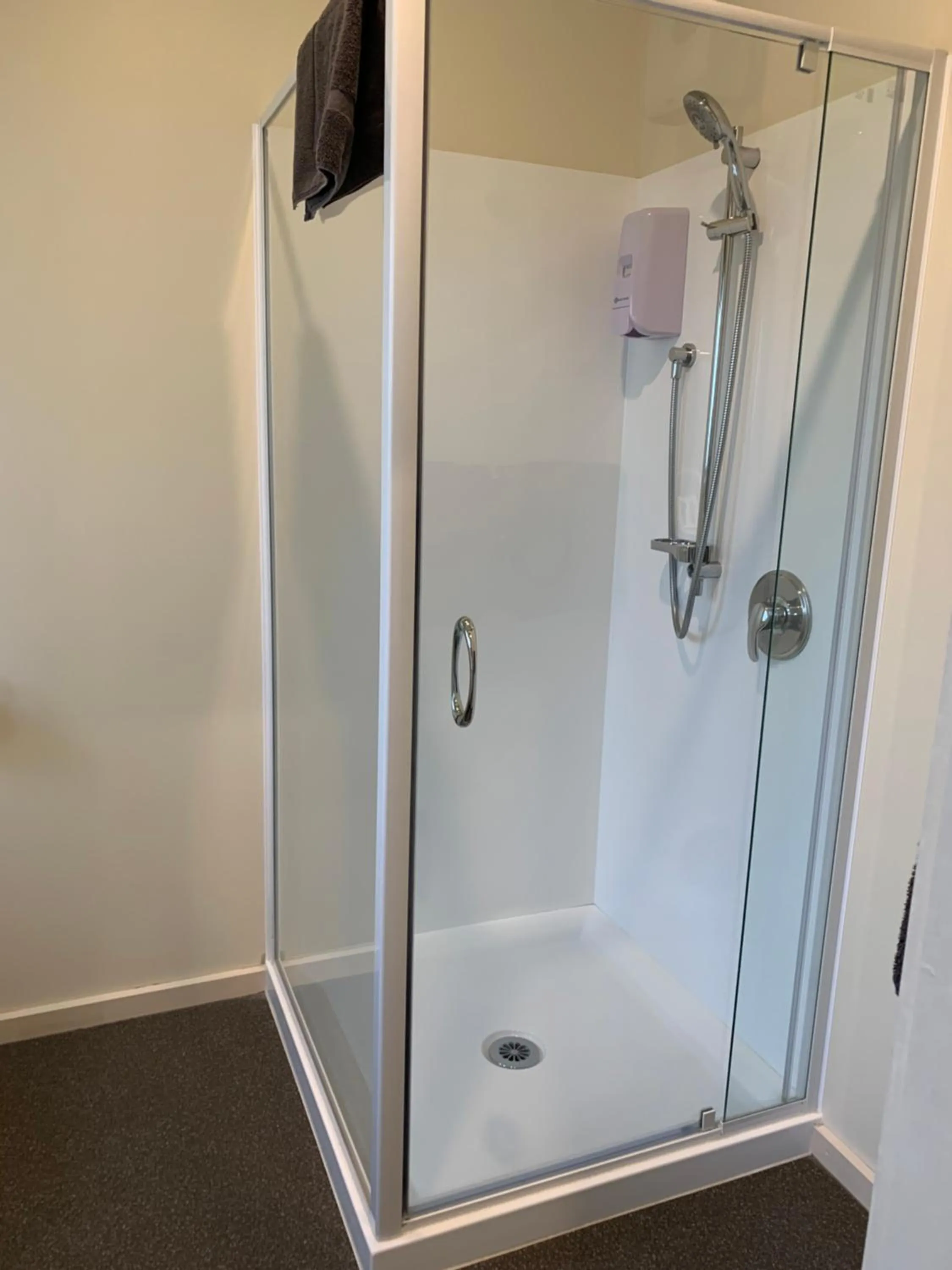 Shower in Kingswood Motel