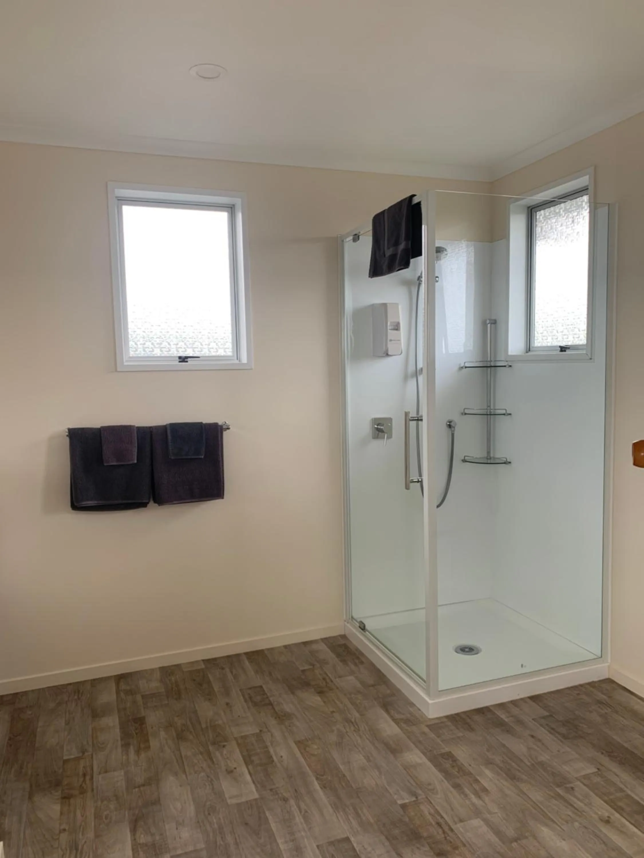 Shower in Kingswood Motel