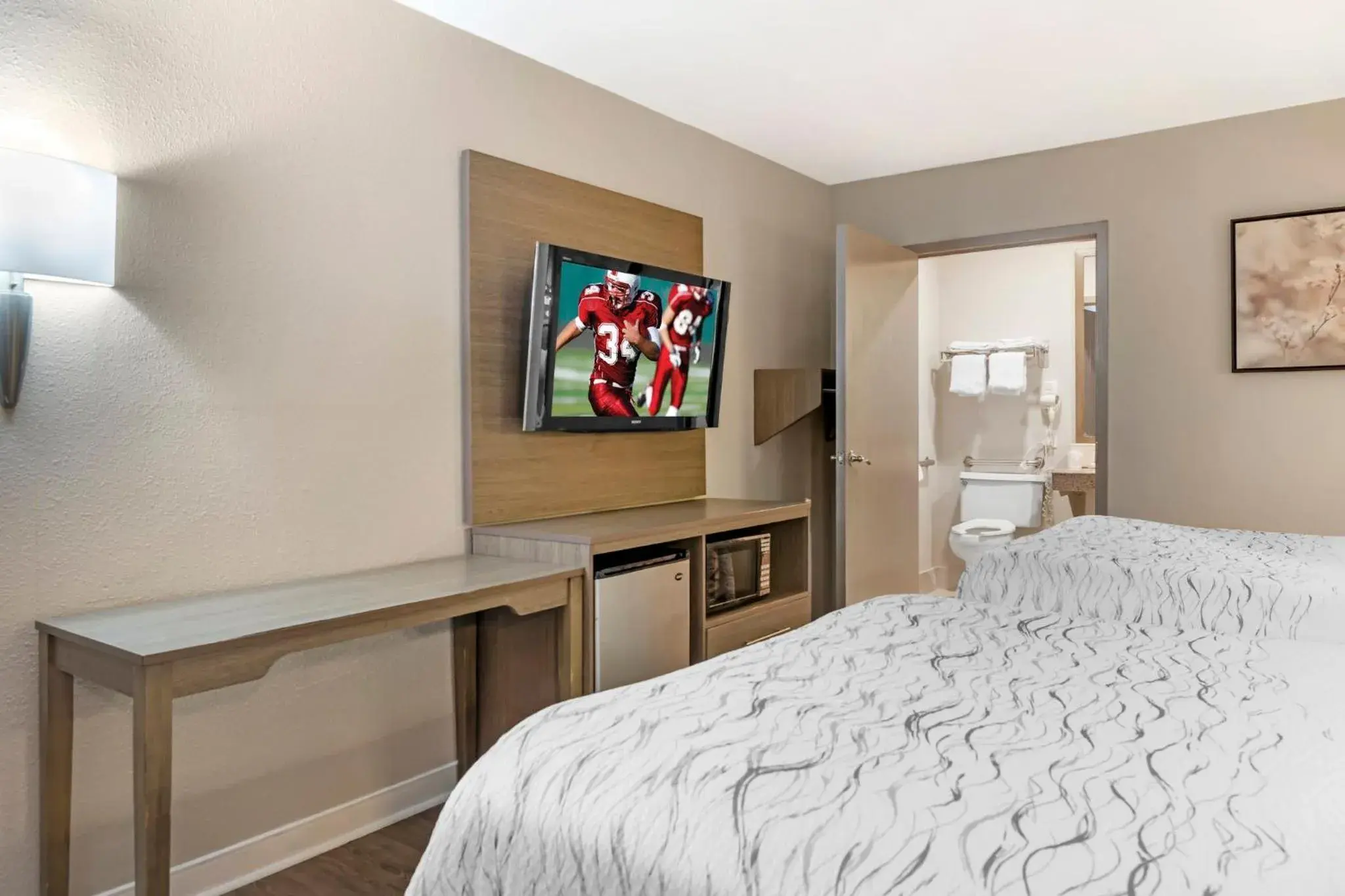 Deluxe Room with Two Double Beds Disability Access Non-Smoking in Red Roof Inn Bowling Green Deluxe Room with Two Double Beds Disability Access Non-Smoking in Red Roof Inn Bowling Green