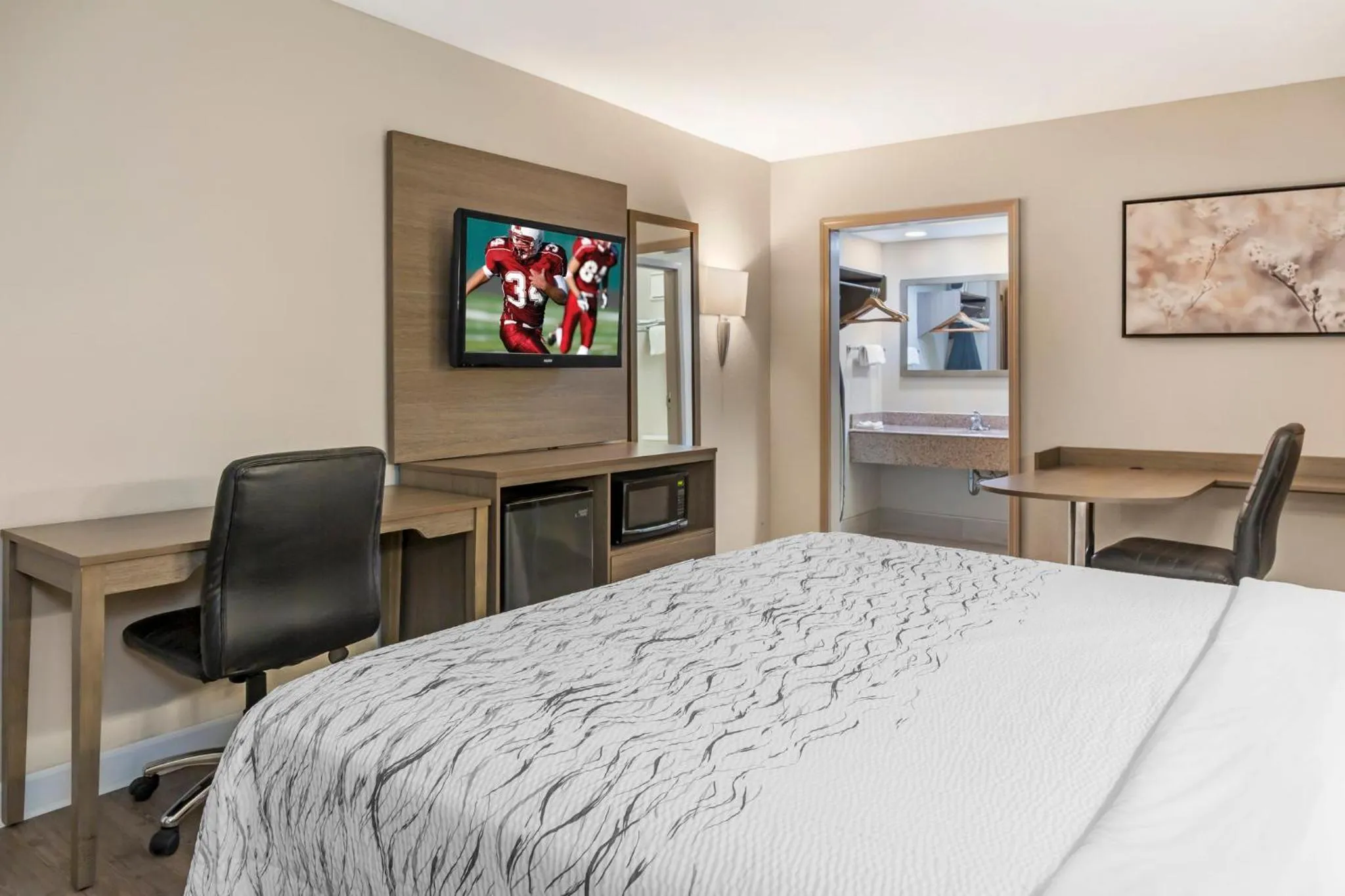 Bedroom, Bed in Red Roof Inn Bowling Green