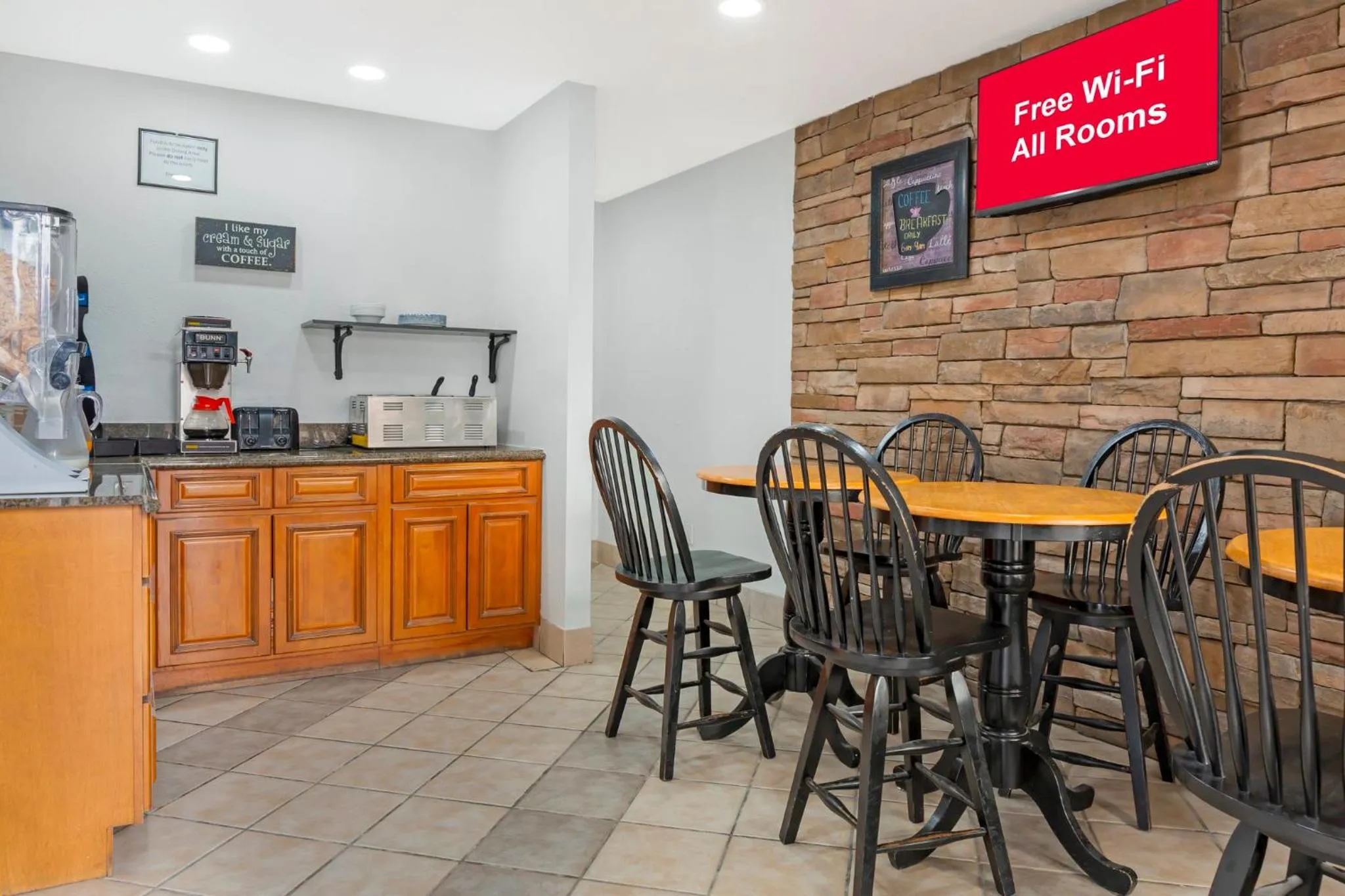 Breakfast in Red Roof Inn Bowling Green