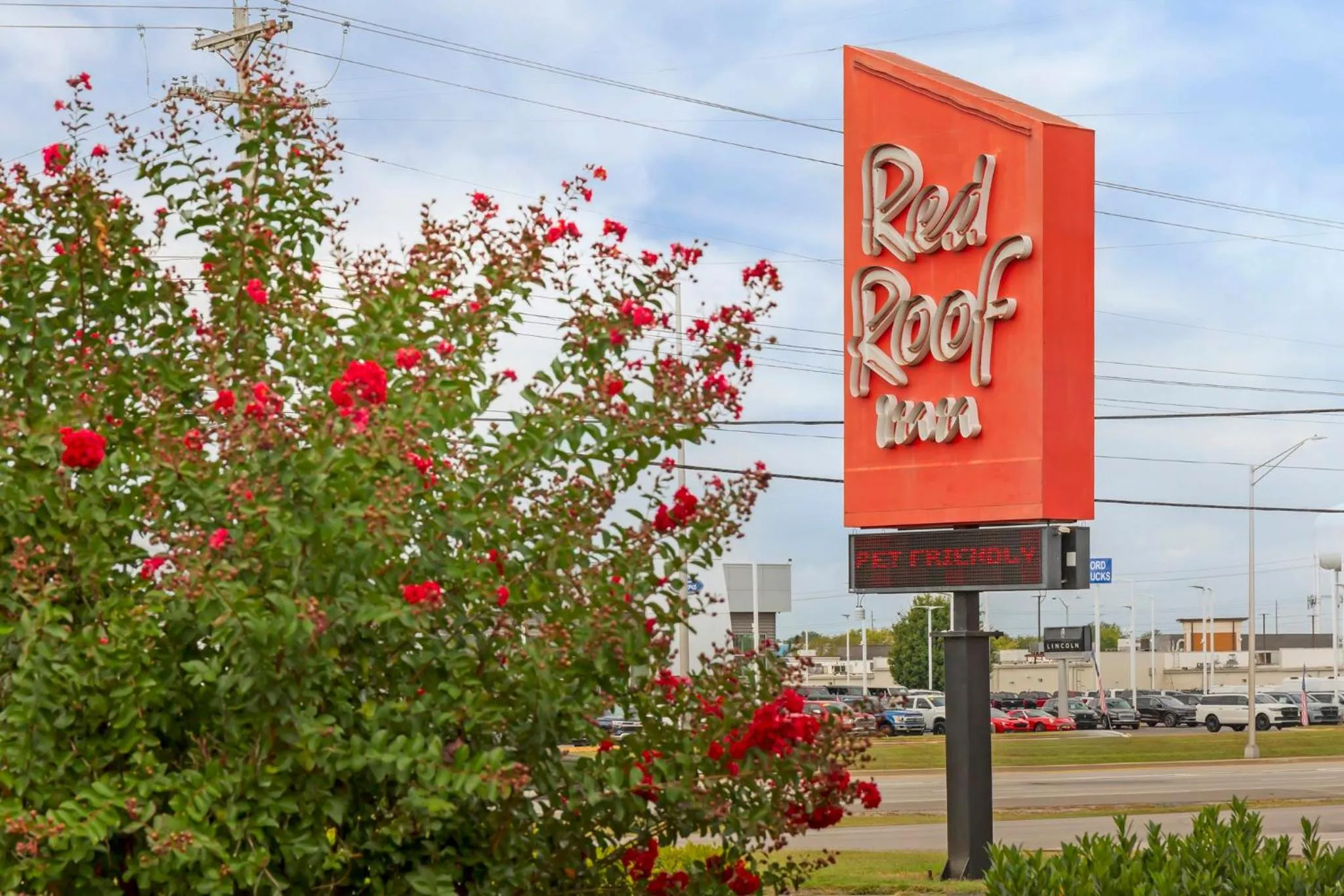 Property building in Red Roof Inn Bowling Green