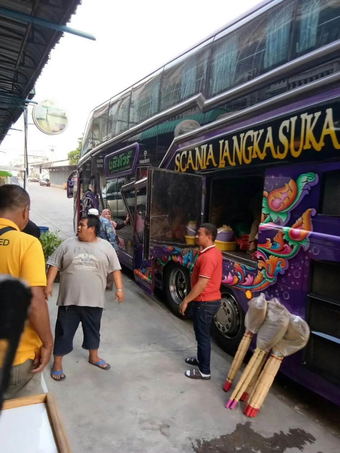 People in Natcha Place Rangsit Donmuang