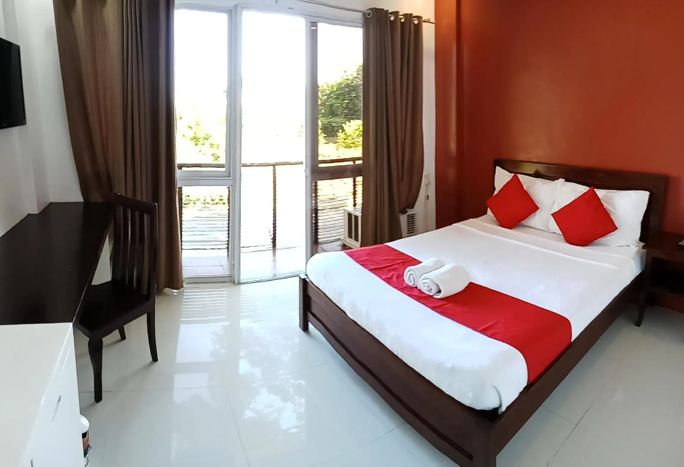 Balcony/Terrace, Bed in Royale Parc Hotel Puerto Princesa Palawan Balcony/Terrace, Bed in Royale Parc Hotel Puerto Princesa Palawan