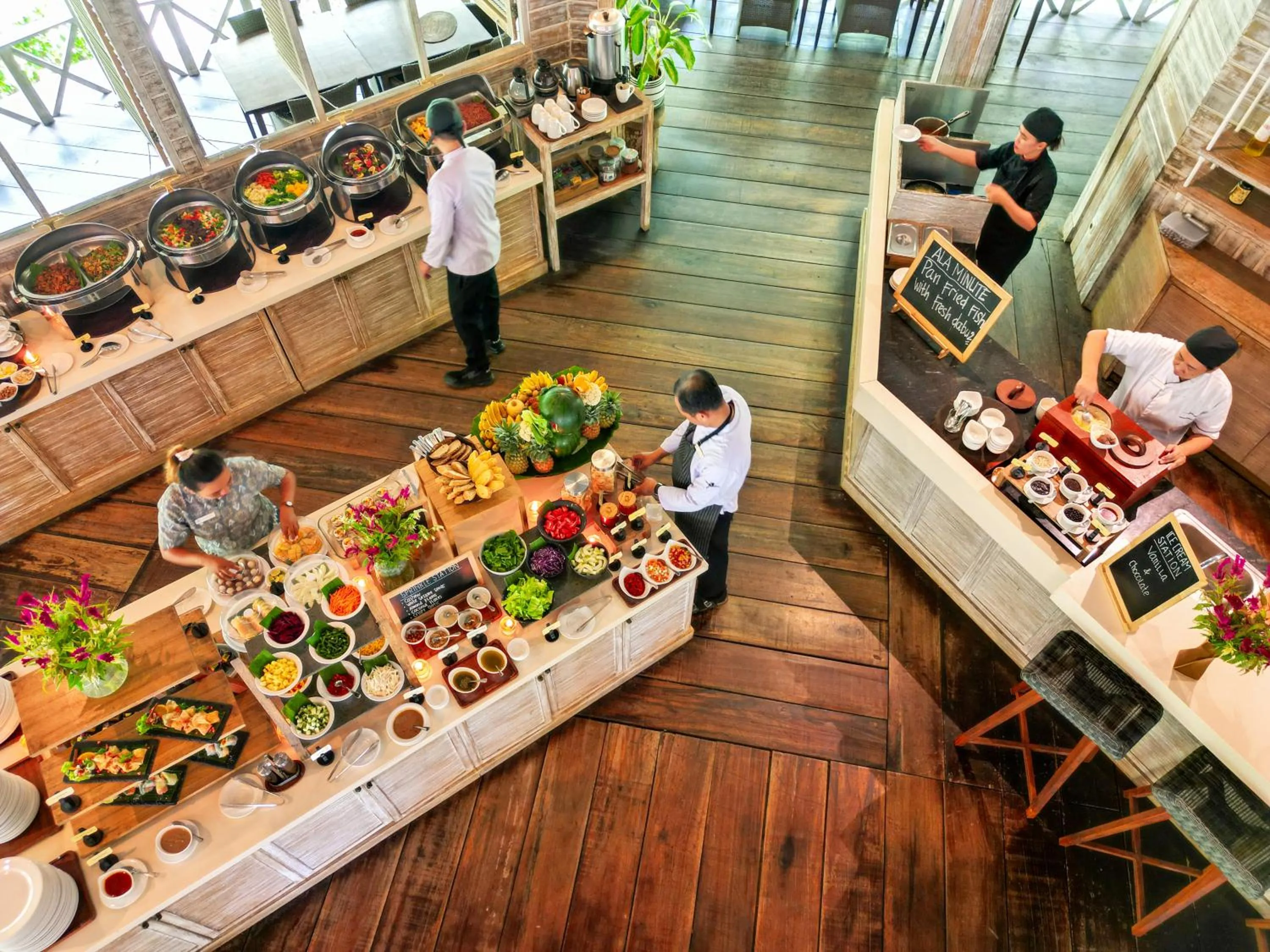 Restaurant/places to eat in Lembeh Resort