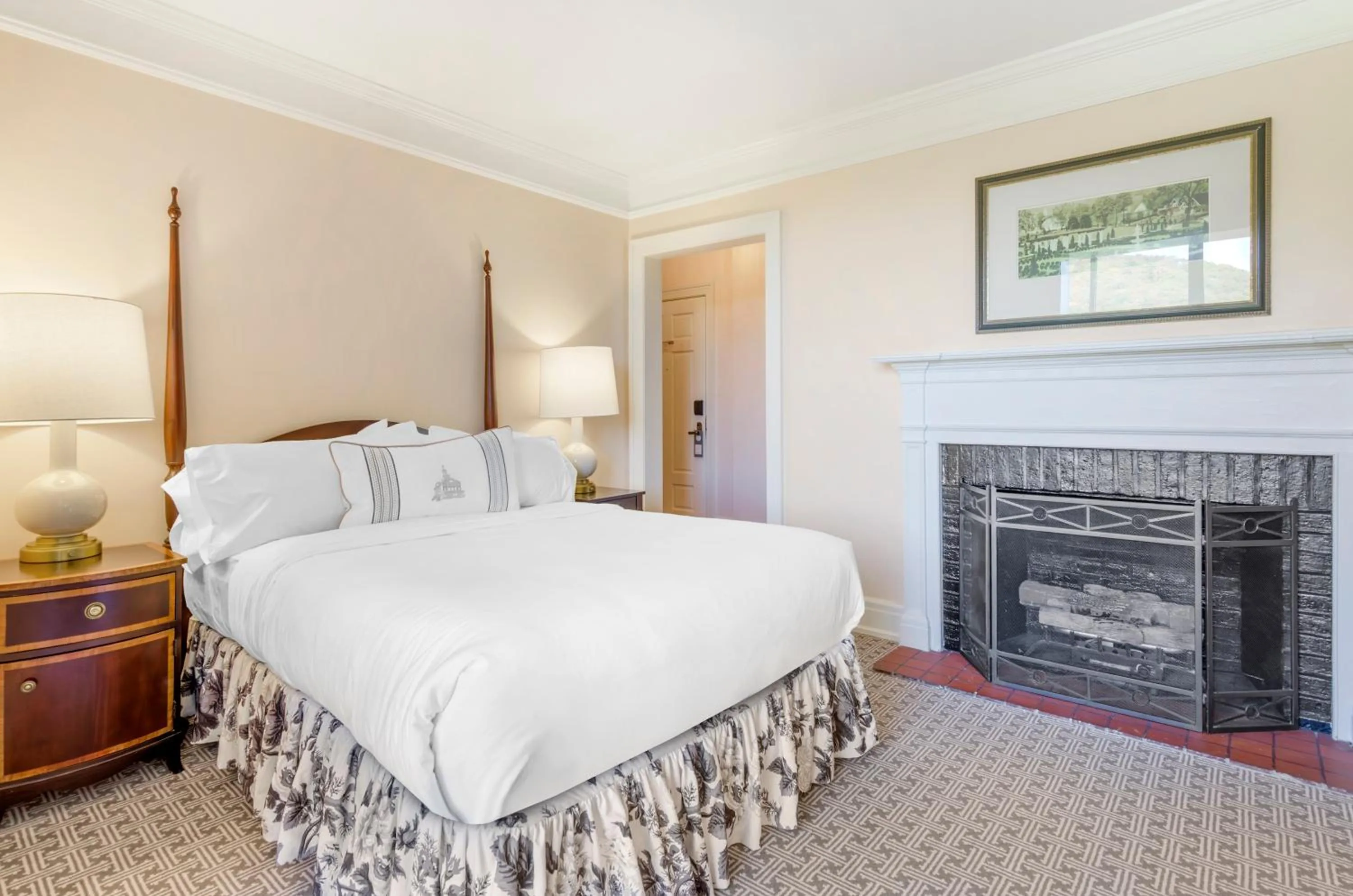 Bedroom, Bed in The Omni Homestead Resort & Spa