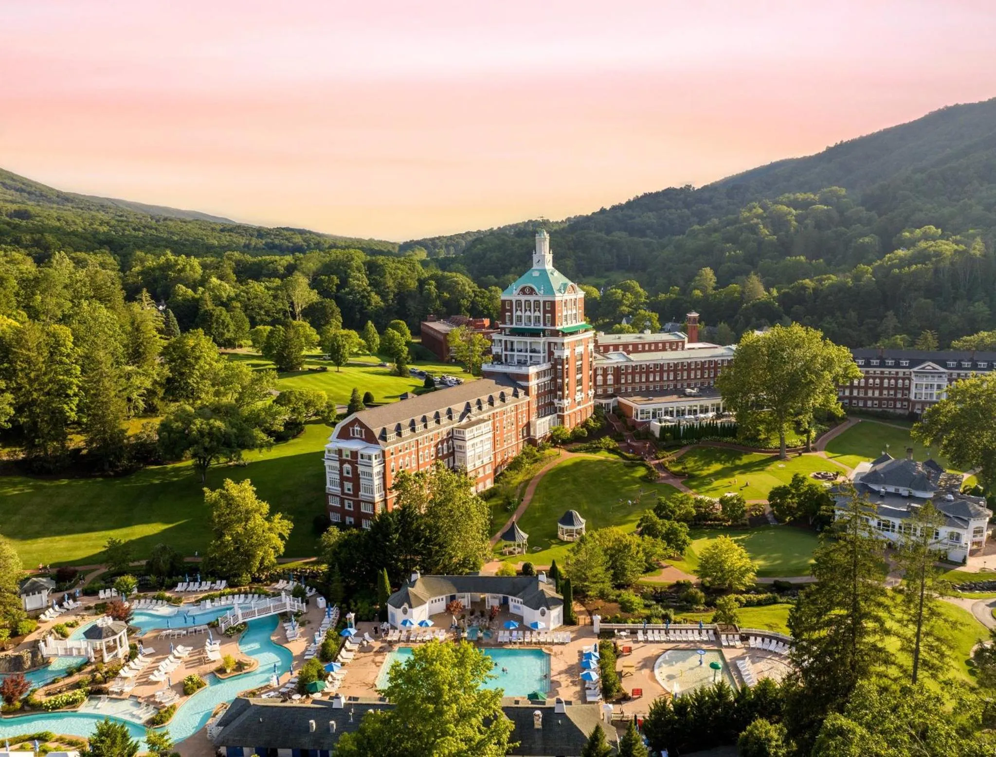 Facade/entrance in The Omni Homestead Resort & Spa